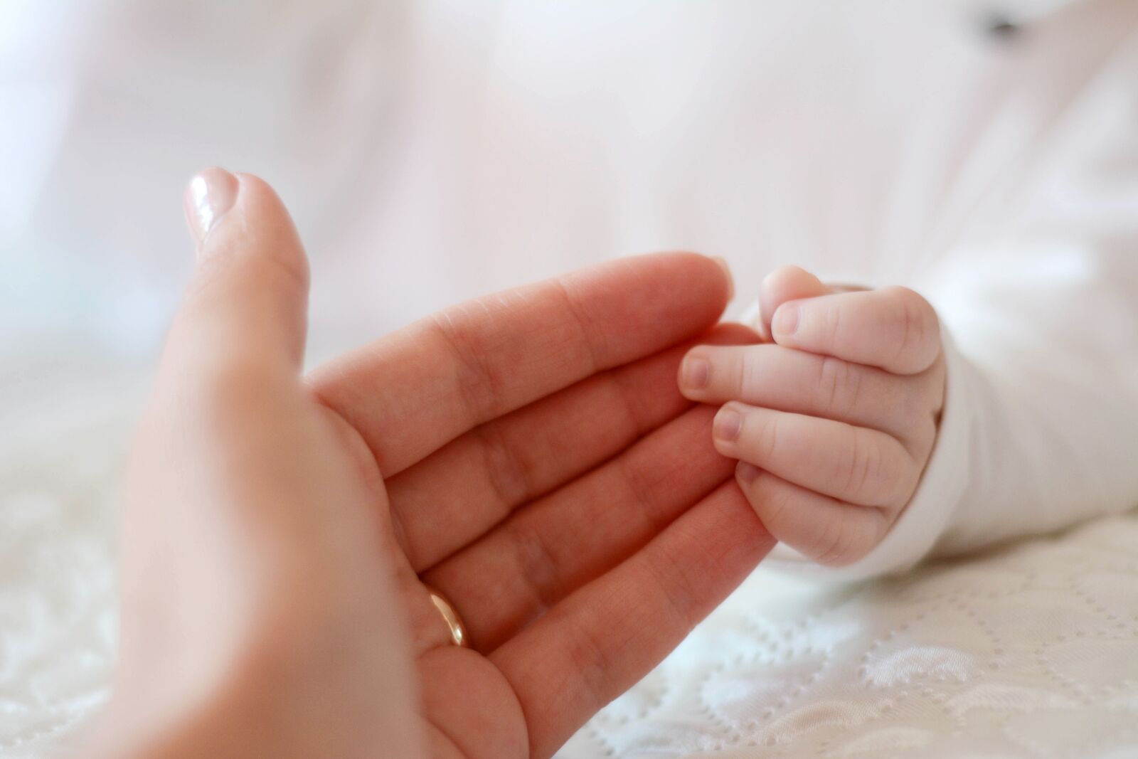 Nikon D7100 sample photo. Mother and child, hands photography