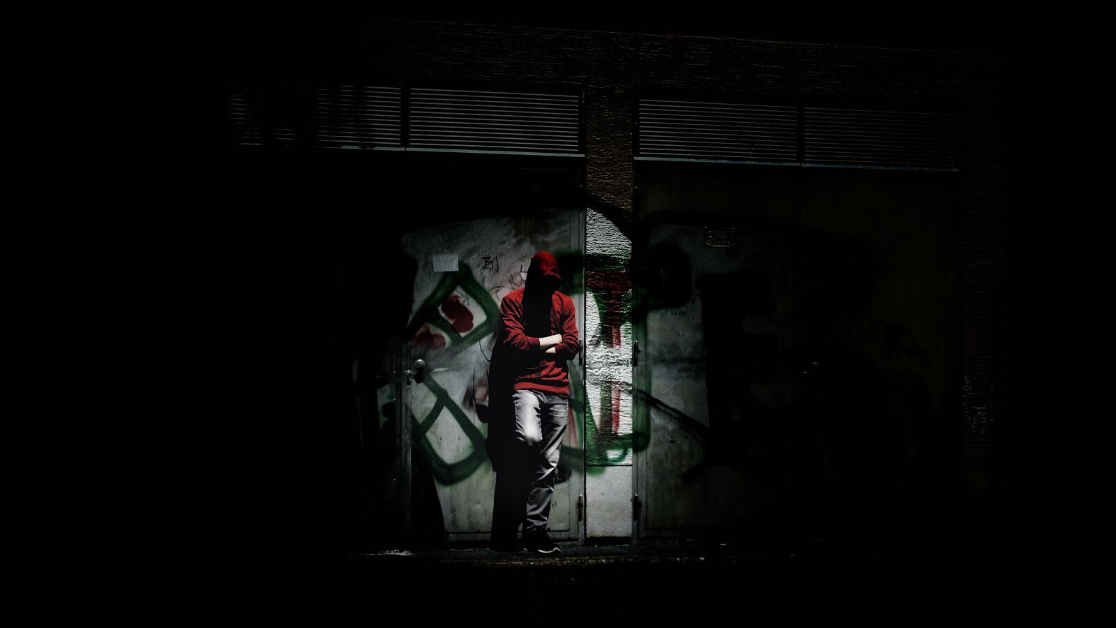 Canon EOS 1300D (EOS Rebel T6 / EOS Kiss X80) sample photo. Person, dark, hoodie photography
