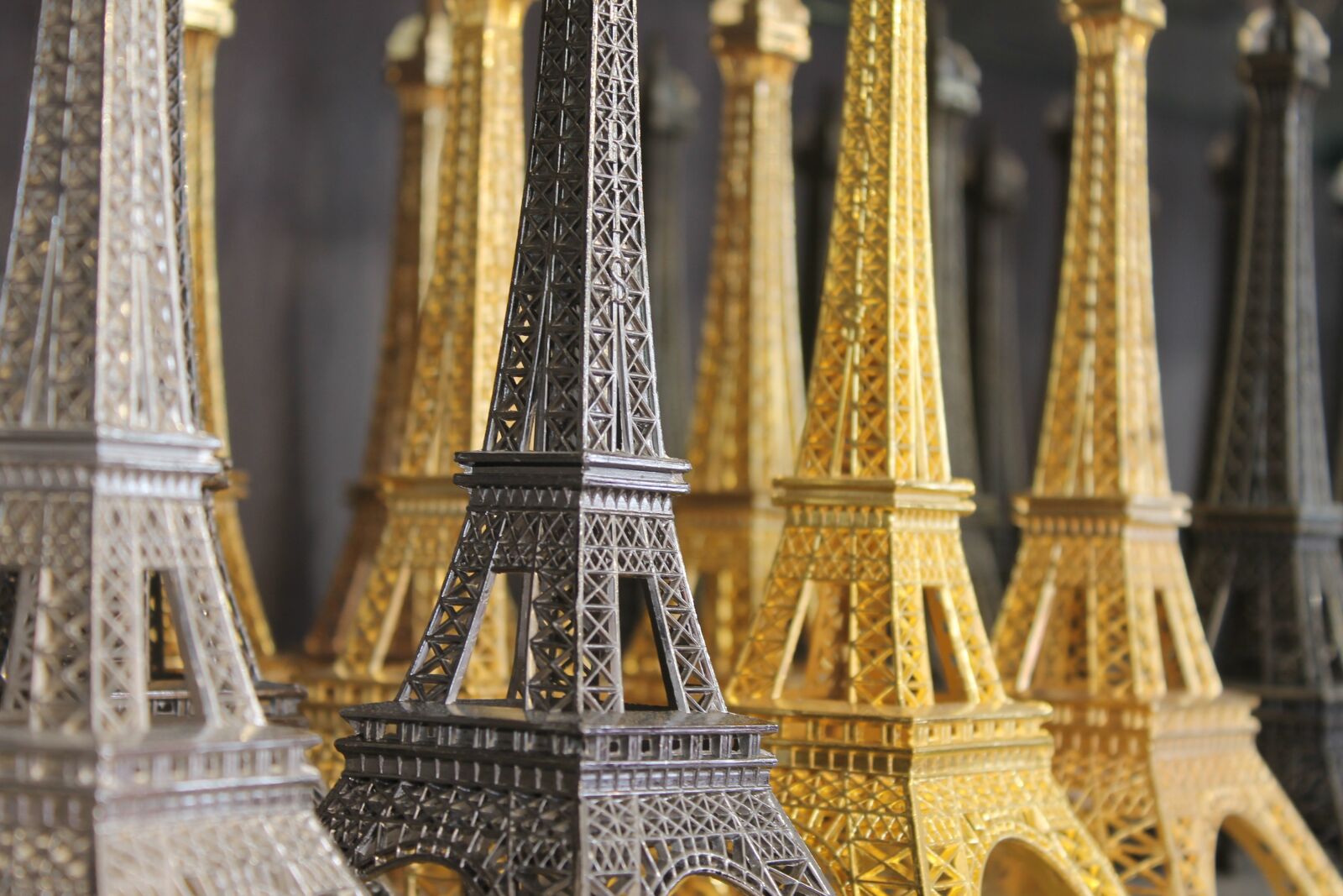 Canon EOS 1100D (EOS Rebel T3 / EOS Kiss X50) sample photo. Paris, eiffel tower, souvenirs photography