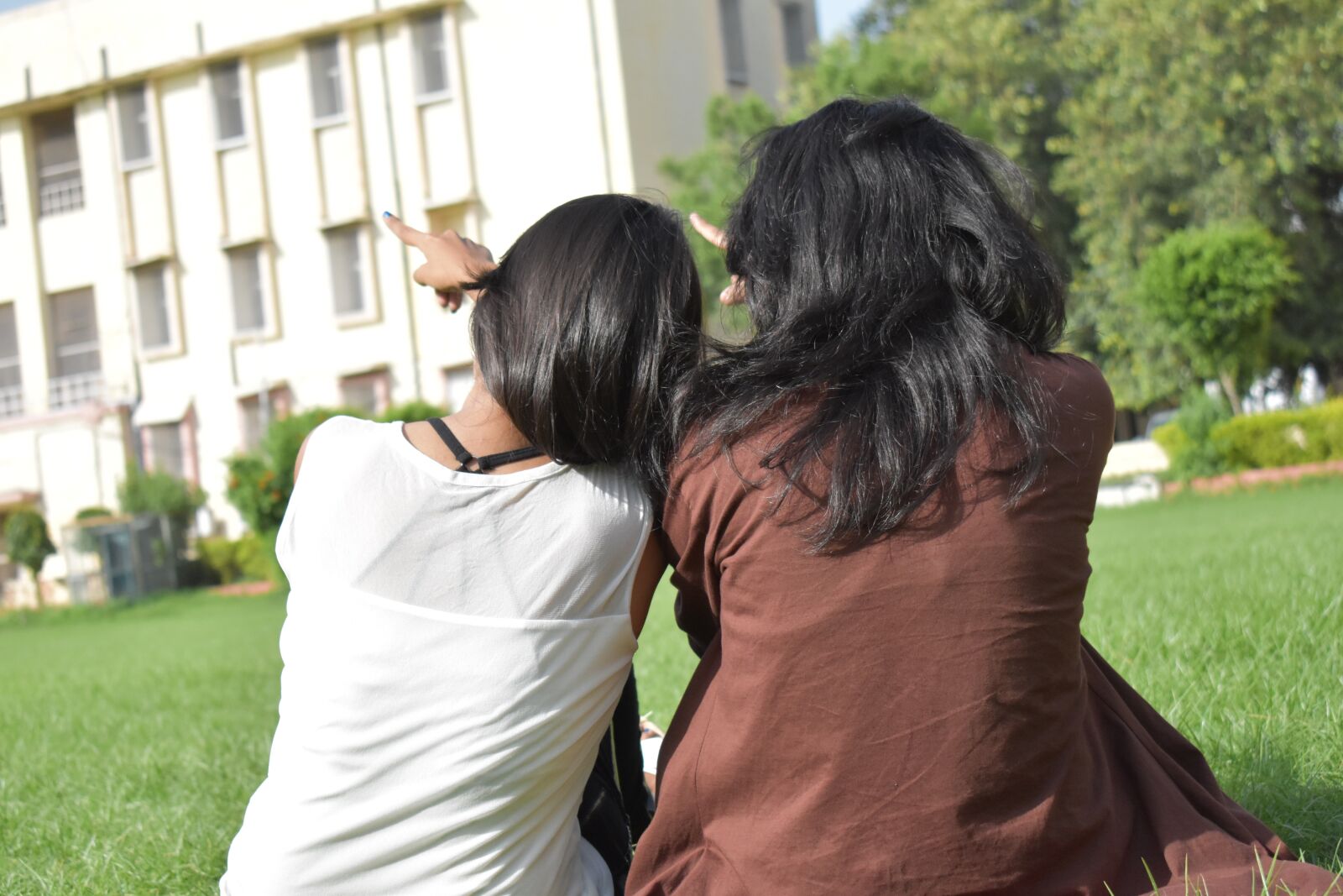 Nikon D5600 sample photo. College girls, pose, direction photography