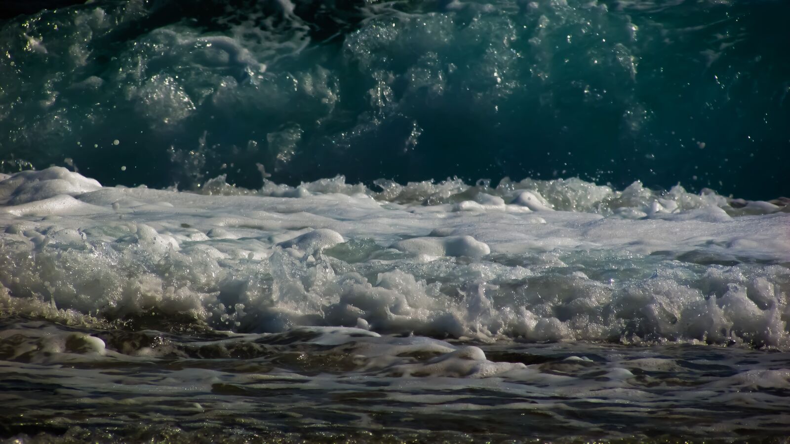 Canon PowerShot SX400 IS sample photo. Wave, smashing, spray photography