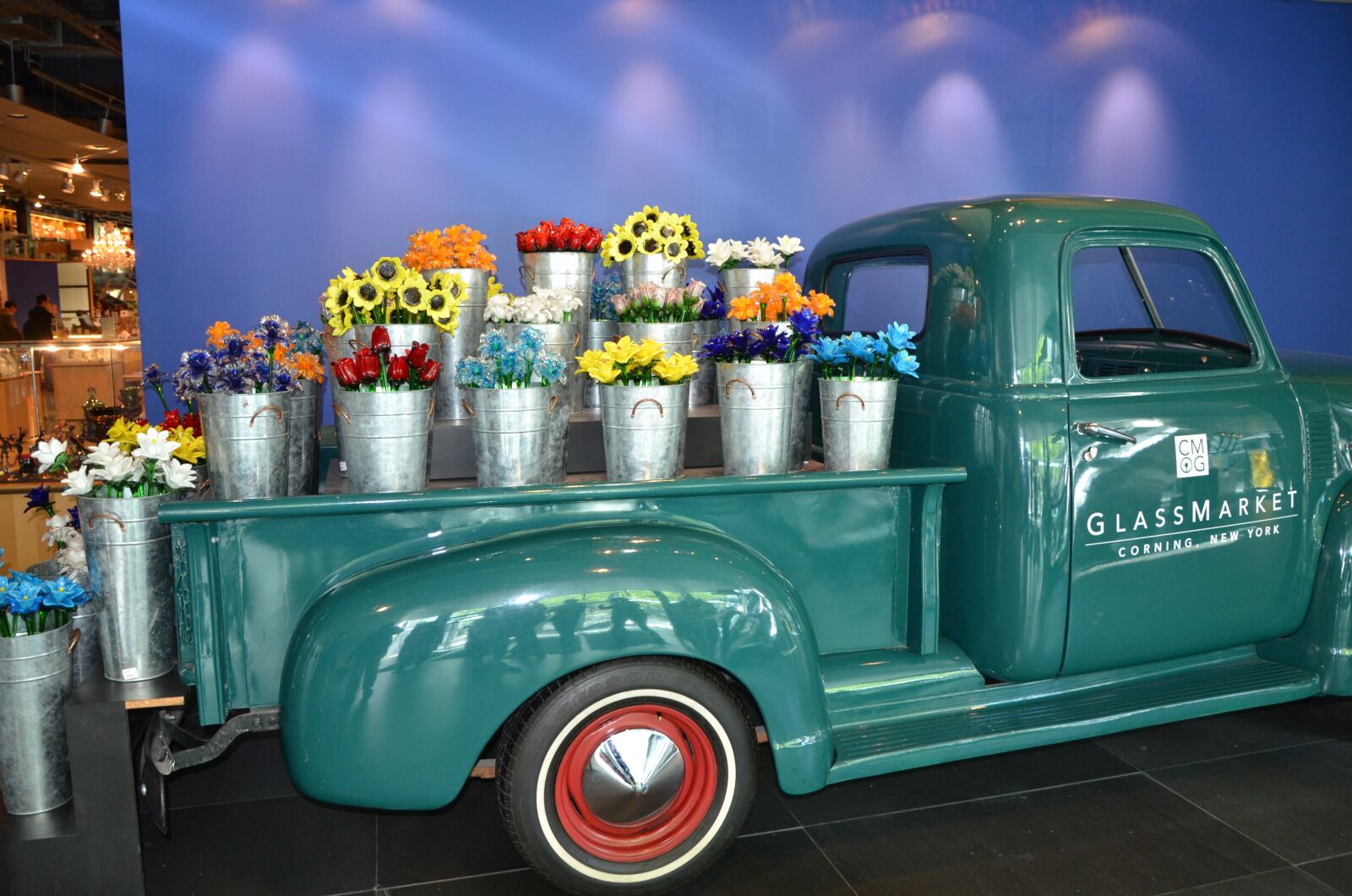 Nikon D7000 sample photo. Flower, glass, wagon photography
