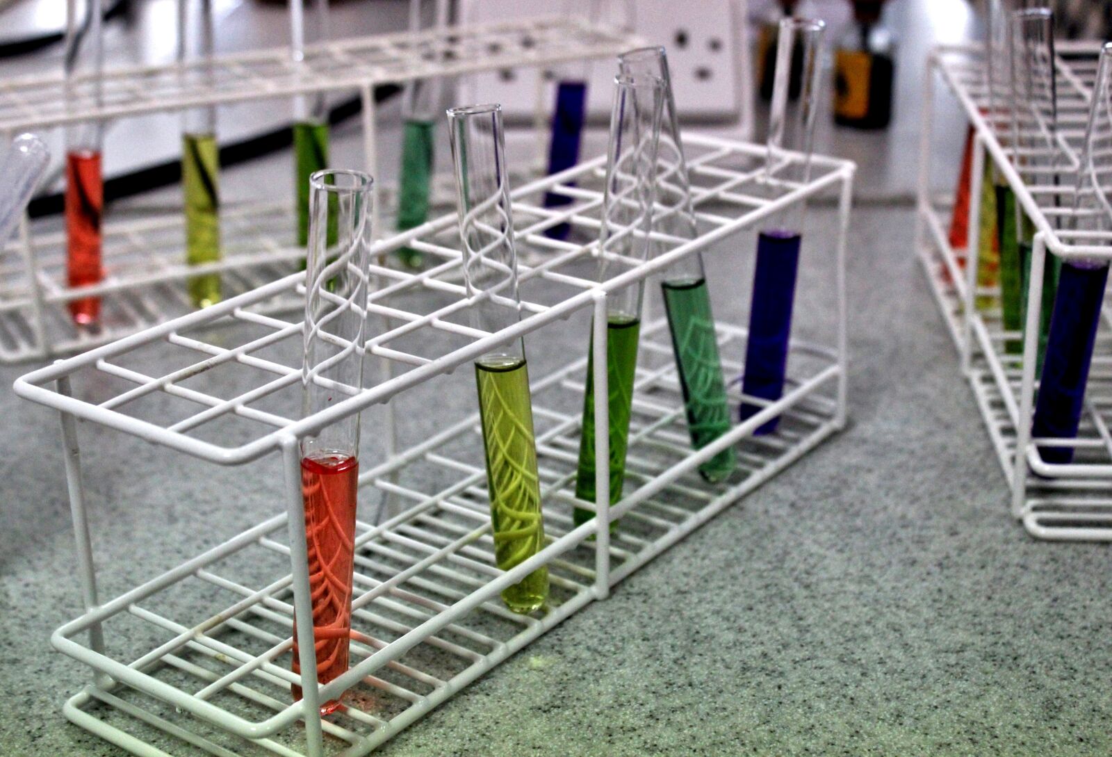 Canon EOS 600D (Rebel EOS T3i / EOS Kiss X5) sample photo. Science, test tubes, laboratory photography