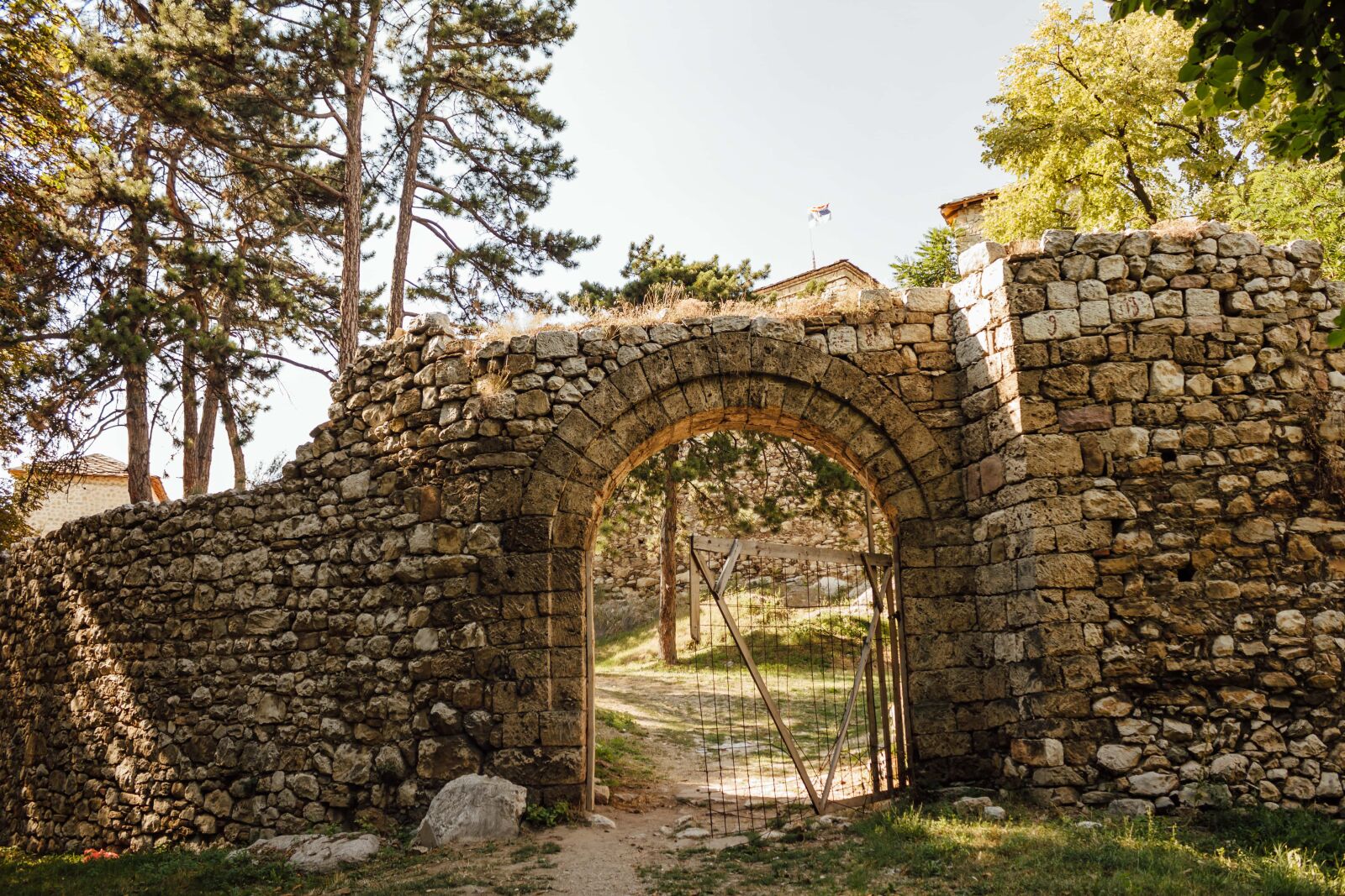 Canon EF-S 18-55mm F3.5-5.6 IS sample photo. Walls, gateway, entrance, fortress photography