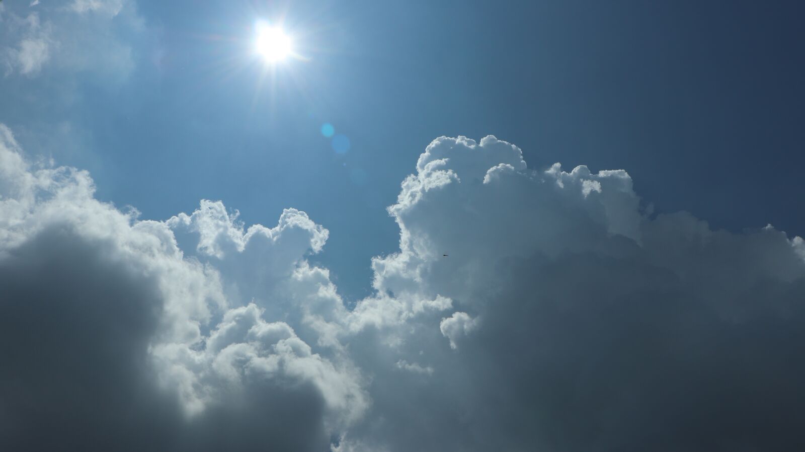 Canon EOS 800D (EOS Rebel T7i / EOS Kiss X9i) sample photo. Sky, blue, sun photography