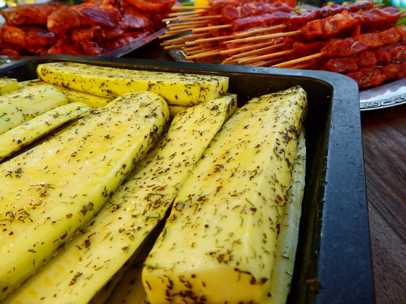 Nikon Coolpix P900 sample photo. Meat, raw, tasty photography