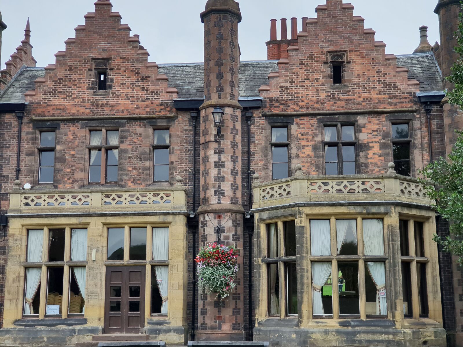 Samsung Galaxy S9+ sample photo. Architecture, old buildings, building photography