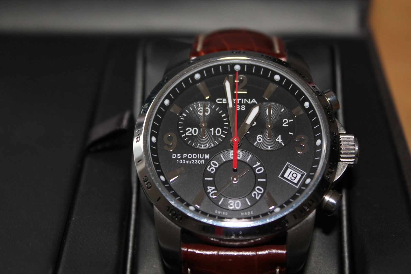 Canon EOS 1100D (EOS Rebel T3 / EOS Kiss X50) sample photo. Wristwatch, chronograph, quartz photography