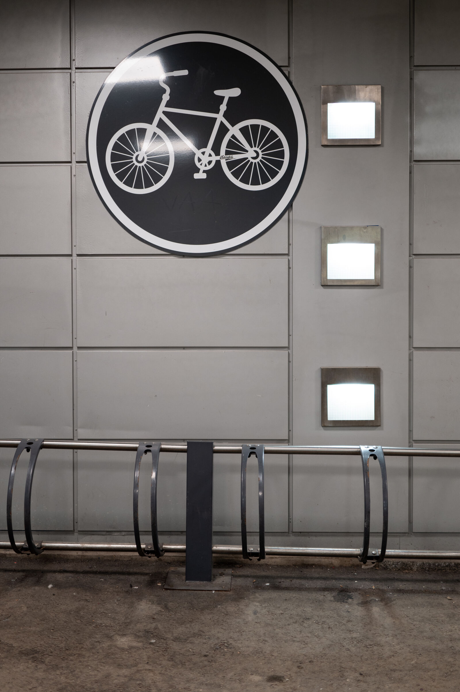SUMMILUX 1:1.7/28 ASPH. sample photo. New bicycle parking photography