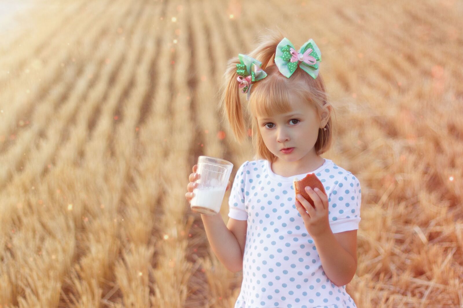 Canon EOS 600D (Rebel EOS T3i / EOS Kiss X5) + Canon EF 50mm F1.8 II sample photo. Girl, field, milk photography