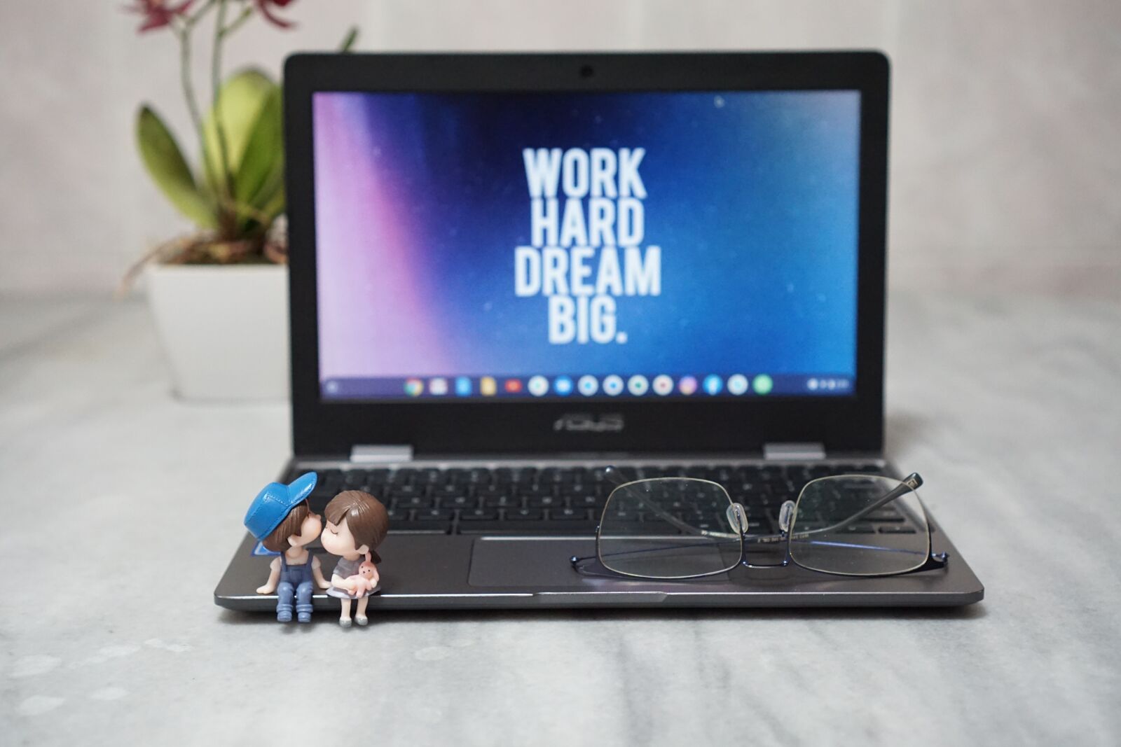 Sony a6000 + Sony E 35mm F1.8 OSS sample photo. Chromebook, laptop, notebook photography