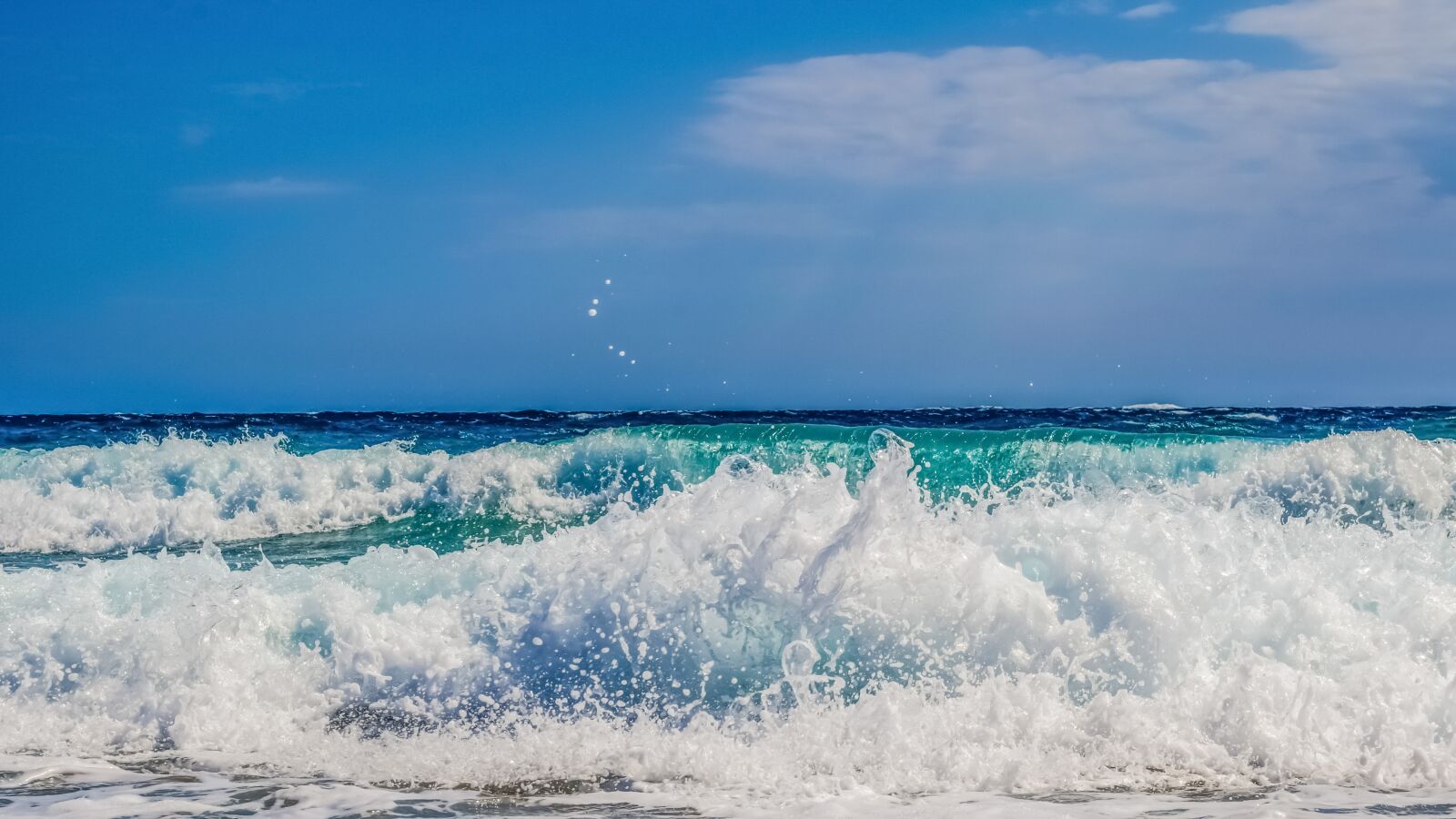 Nikon D3300 sample photo. Waves, foam, spray photography