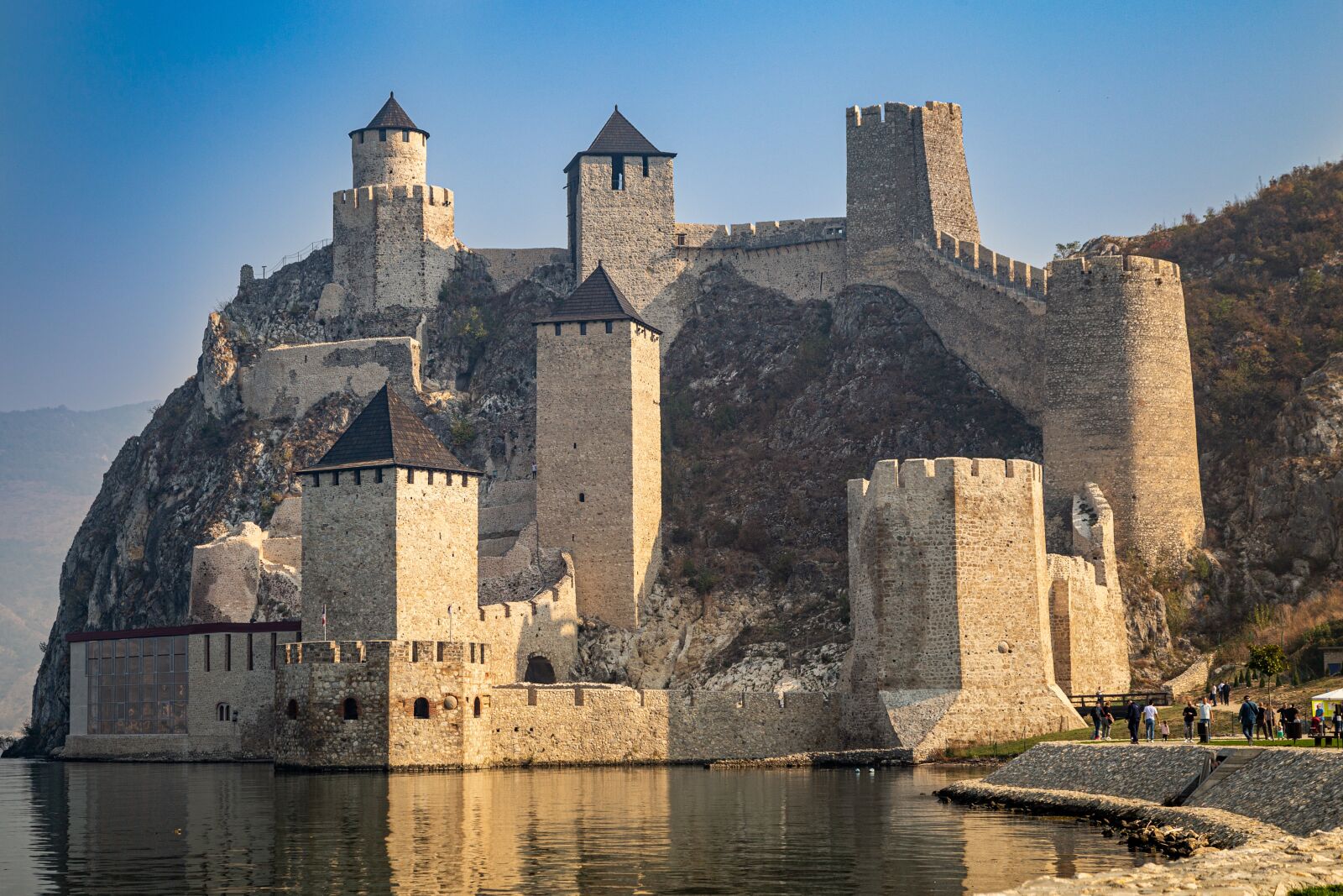 Canon EOS 6D + Canon EF 24-105mm F4L IS USM sample photo. Castle, river, architecture photography