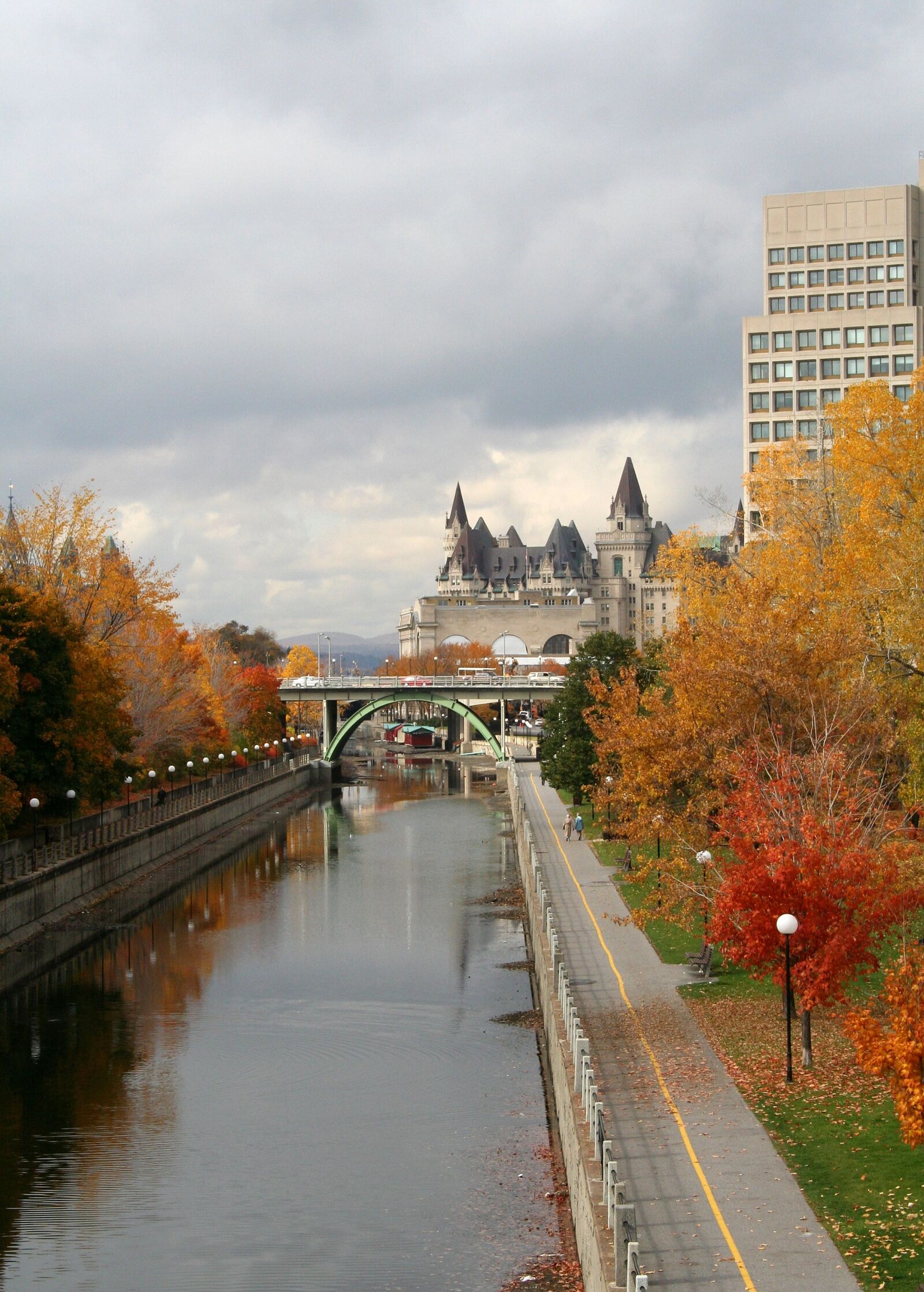Canon EOS 350D (EOS Digital Rebel XT / EOS Kiss Digital N) sample photo. Chateau laurier, ottawa, rideau photography