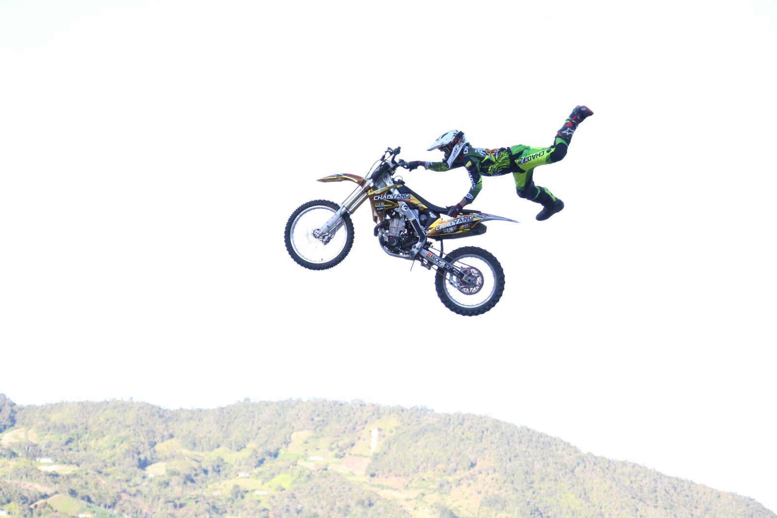 Canon EOS 700D (EOS Rebel T5i / EOS Kiss X7i) sample photo. Volar, motorbike, motorcycle photography