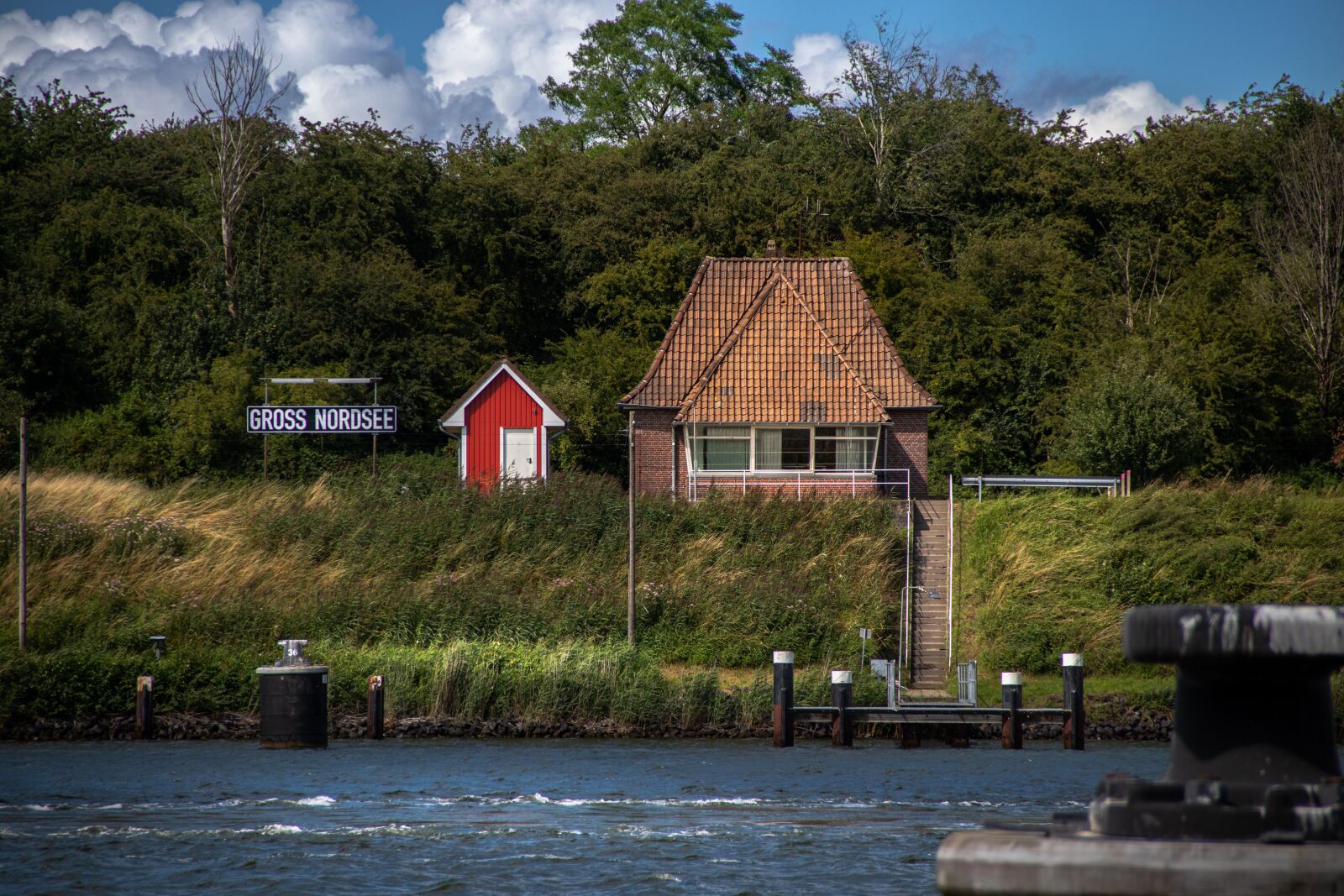 Canon EOS 80D + Canon EF-S 18-135mm F3.5-5.6 IS sample photo. Sewer house, house, hut photography