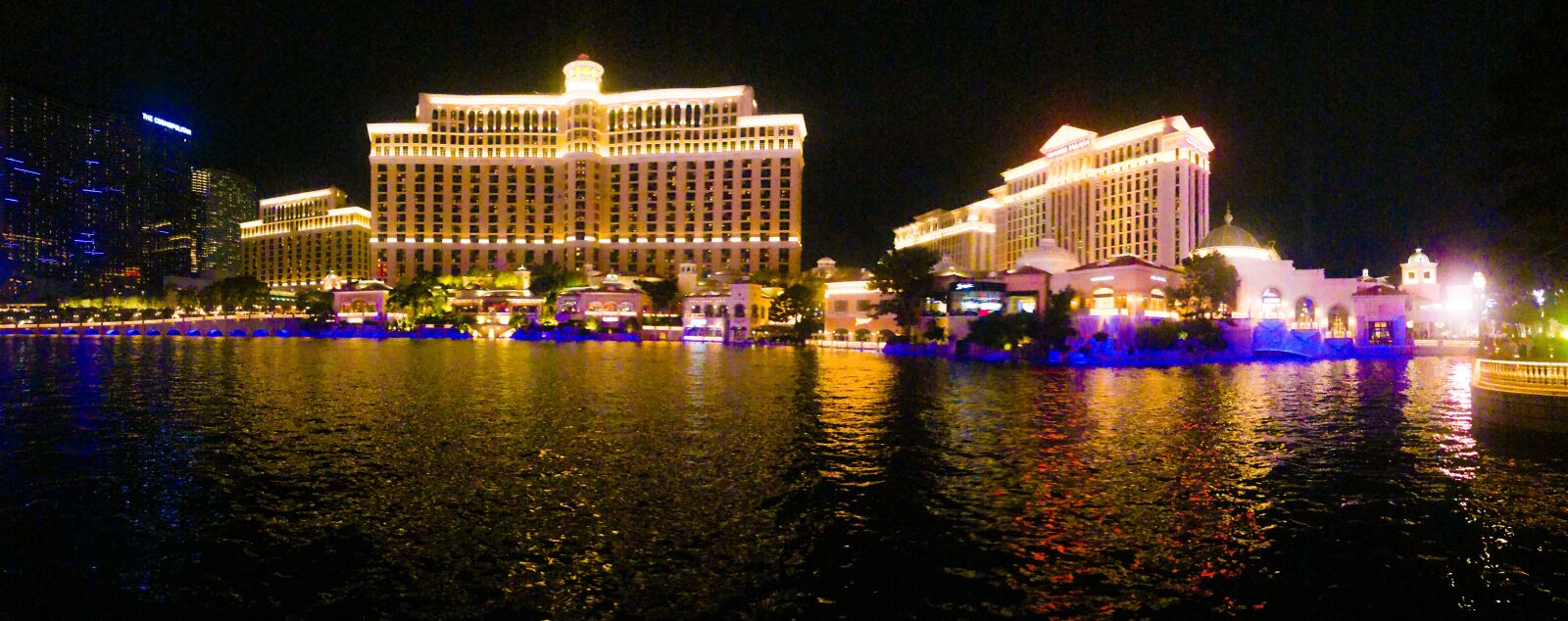iPhone 8 back camera 3.99mm f/1.8 sample photo. Bellagio, caesar's palace, hotel photography