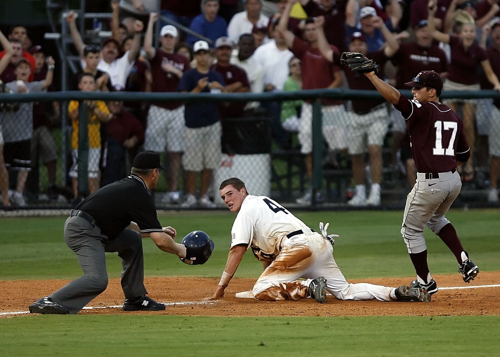 Canon EOS-1D Mark II N sample photo. Baseball, runner, umpire's call photography