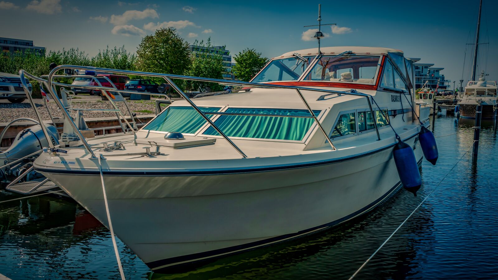 Sony a7 II + Sony FE 28-70mm F3.5-5.6 OSS sample photo. Boat, powerboat, port photography
