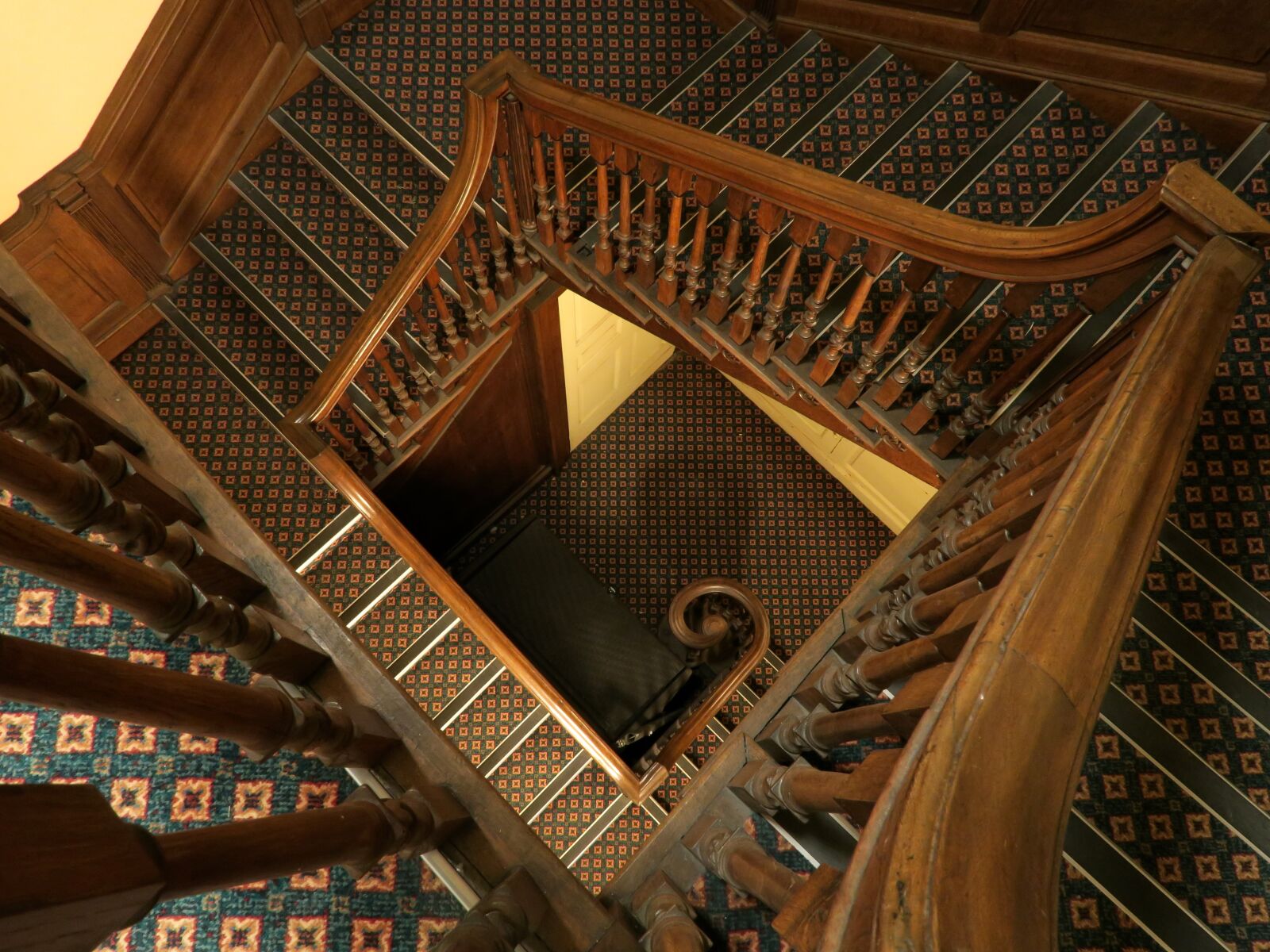 Canon PowerShot G7 X sample photo. Staircase, wood photography