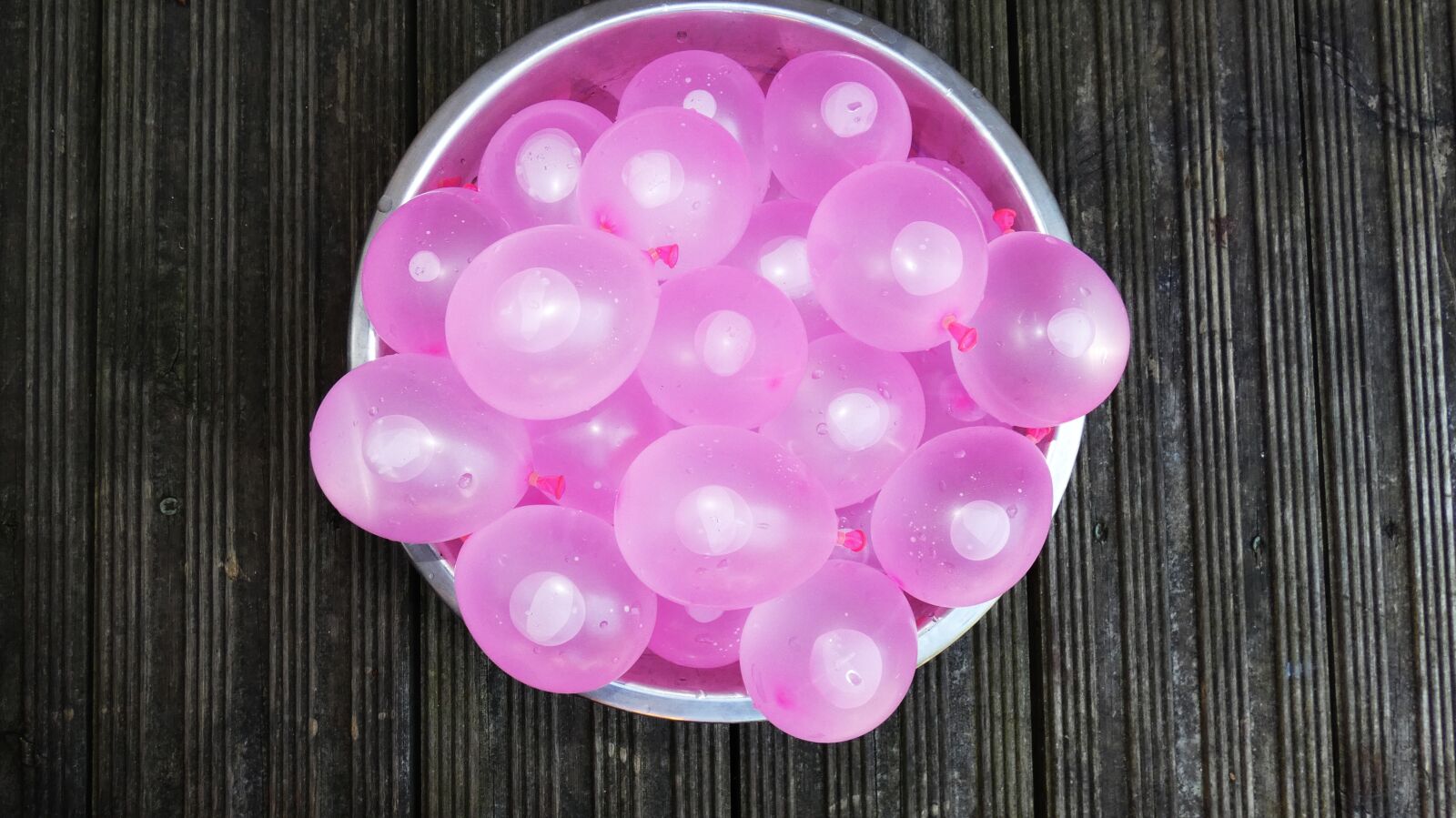 Panasonic Lumix DC-FZ80 (Lumix DC-FZ82) sample photo. Water balloons, bunch of photography