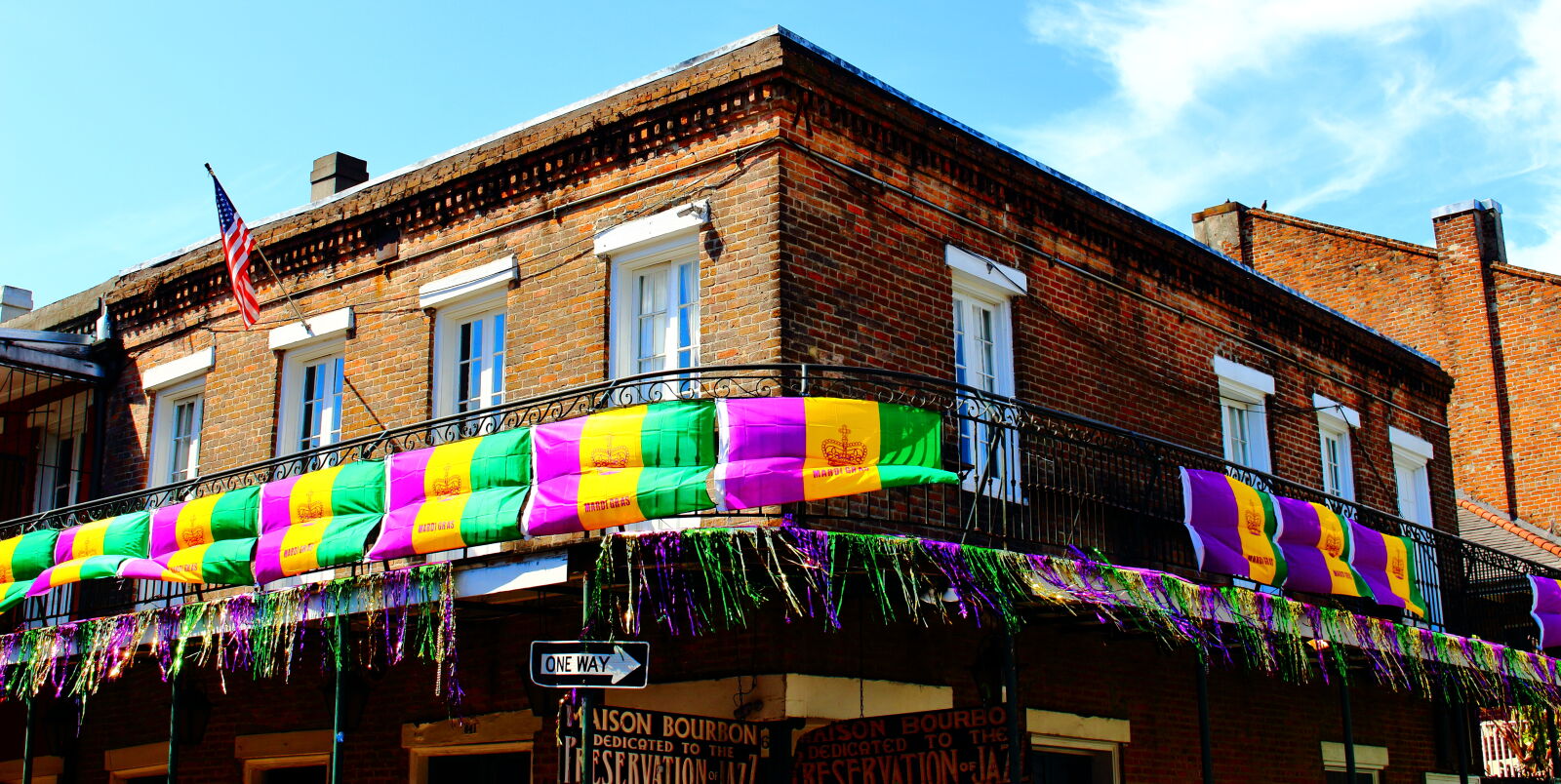 Canon EOS 700D (EOS Rebel T5i / EOS Kiss X7i) sample photo. Building, burbon, street, mardi photography
