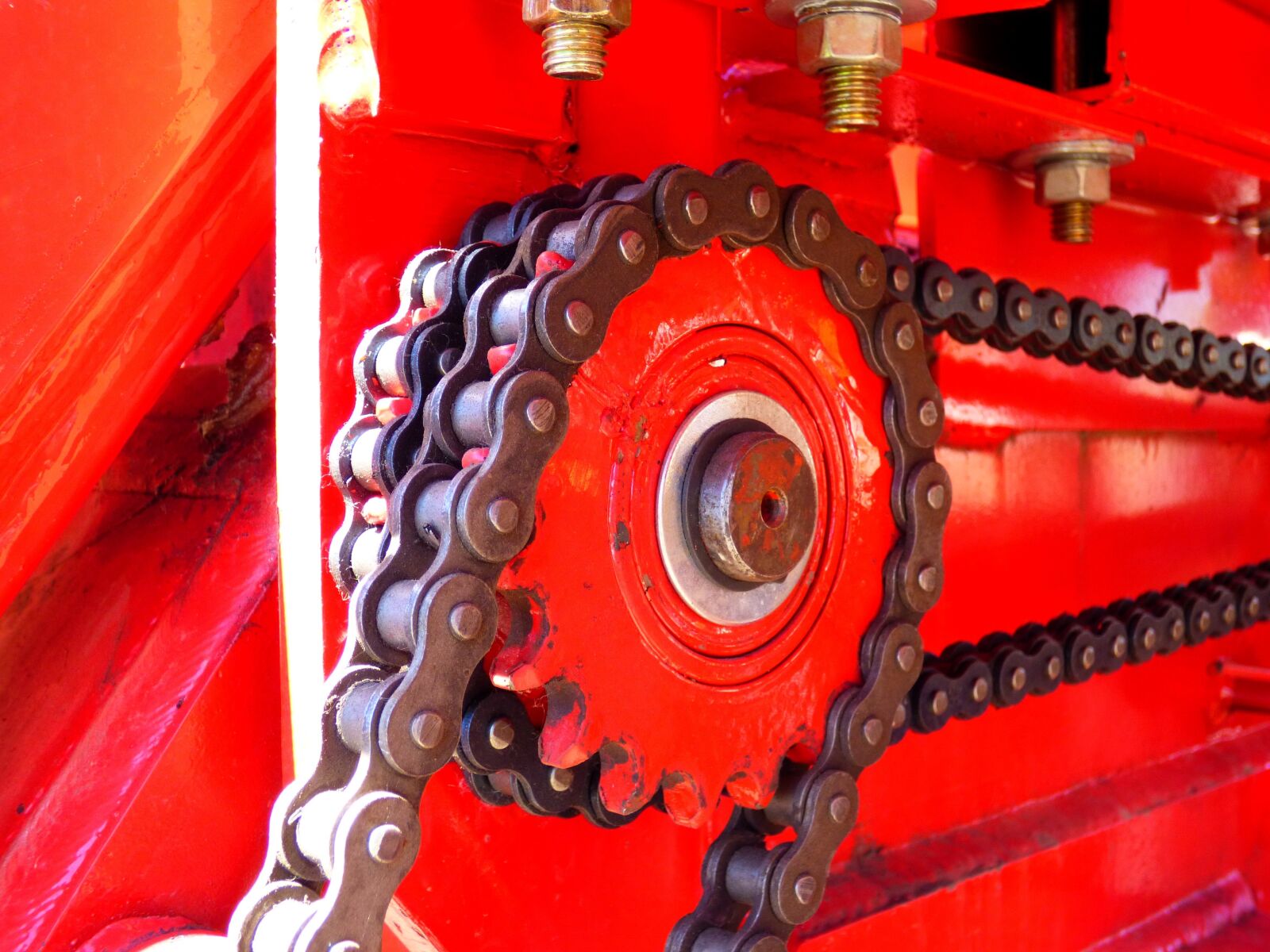 Panasonic Lumix DMC-FZ70 sample photo. Chains, pinion, links photography