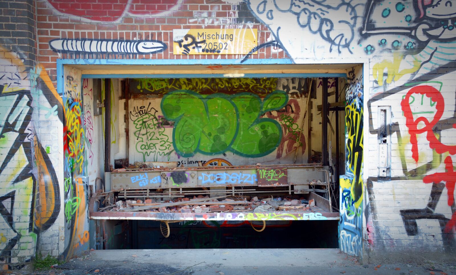 Nikon D5200 sample photo. Lost places, graffiti, ruin photography