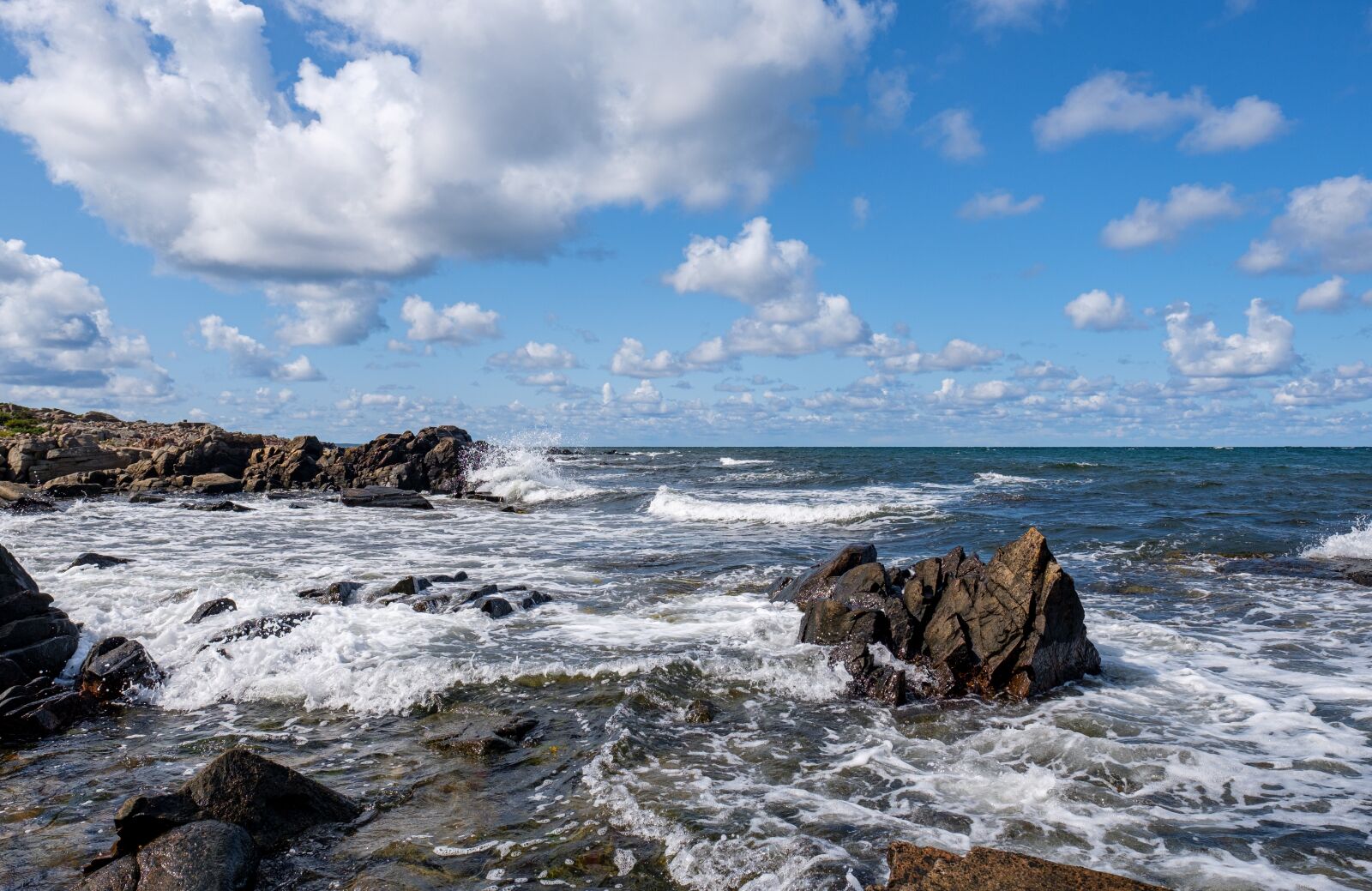 Fujifilm XF 16mm F1.4 R WR sample photo. Coast, beach, rock photography