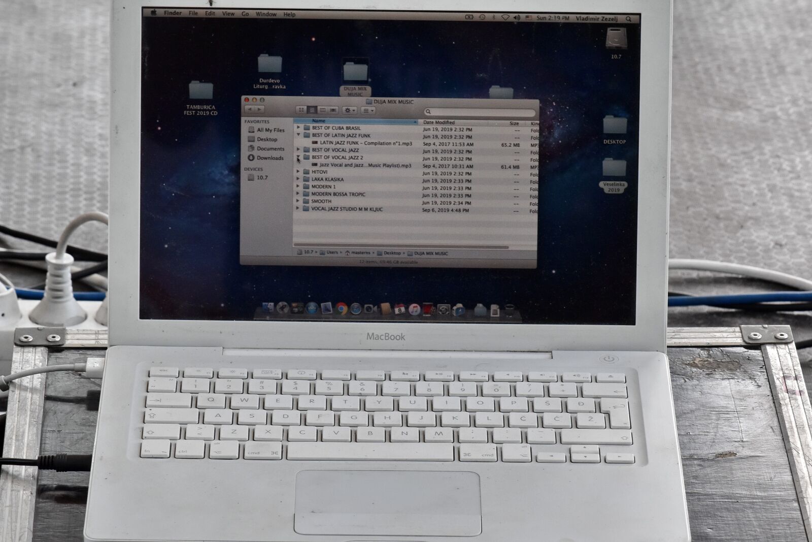 Nikon D5500 sample photo. Apple computer, laptop computer photography