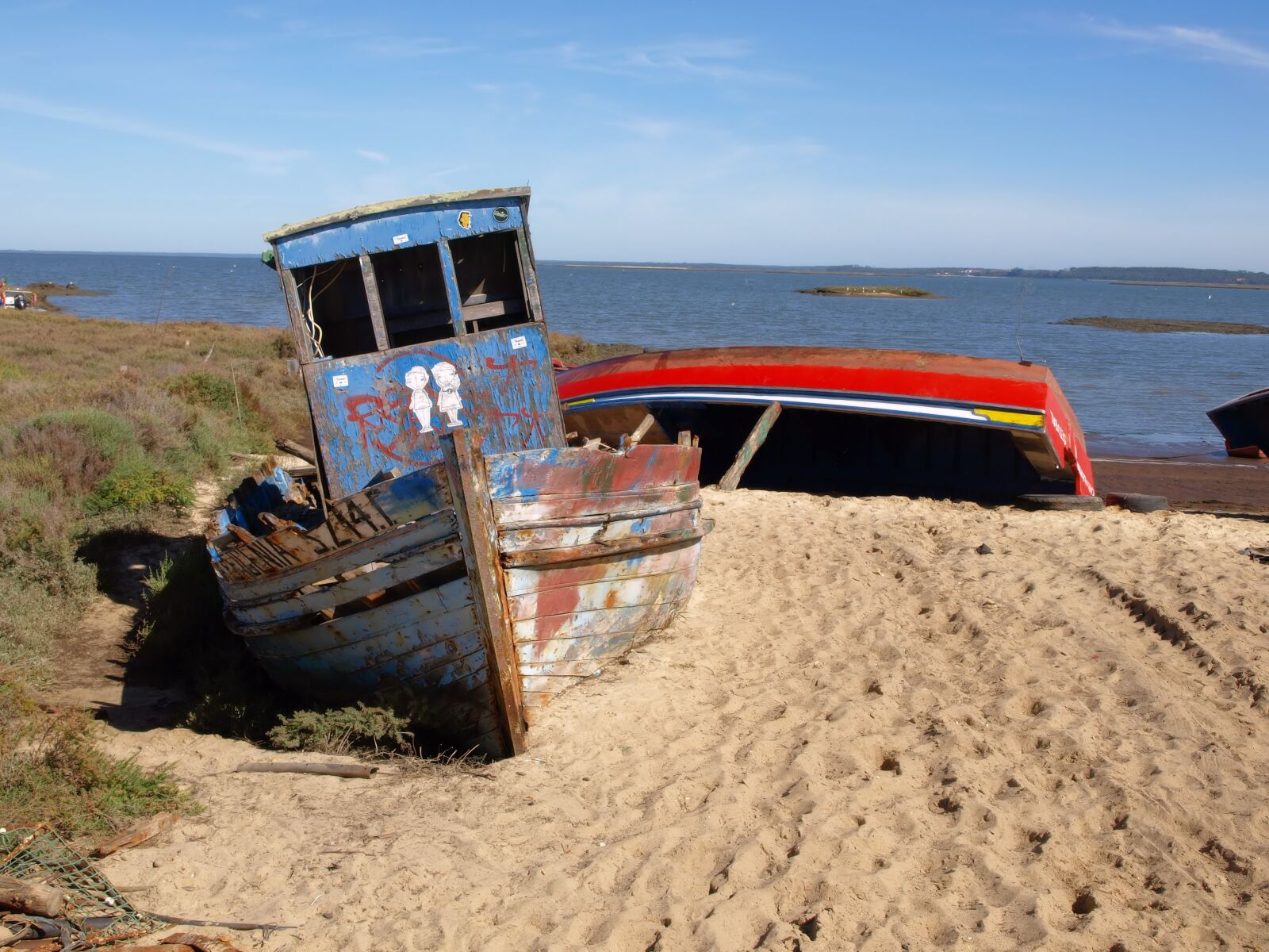 Olympus E-510 (EVOLT E-510) sample photo. Boats, beached, derelict photography
