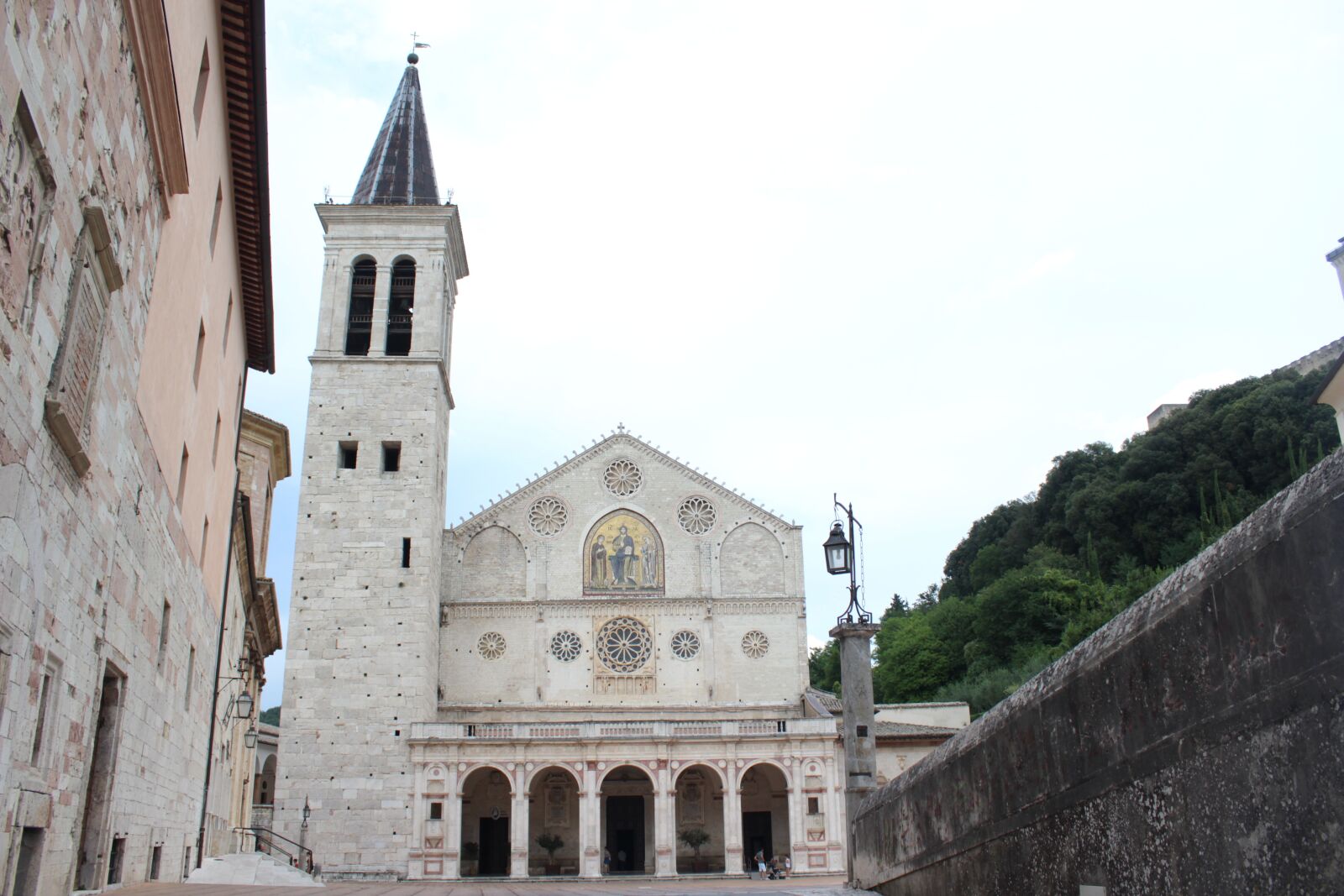 Canon EOS 1200D (EOS Rebel T5 / EOS Kiss X70 / EOS Hi) sample photo. Umbria, spoleto, duomo photography