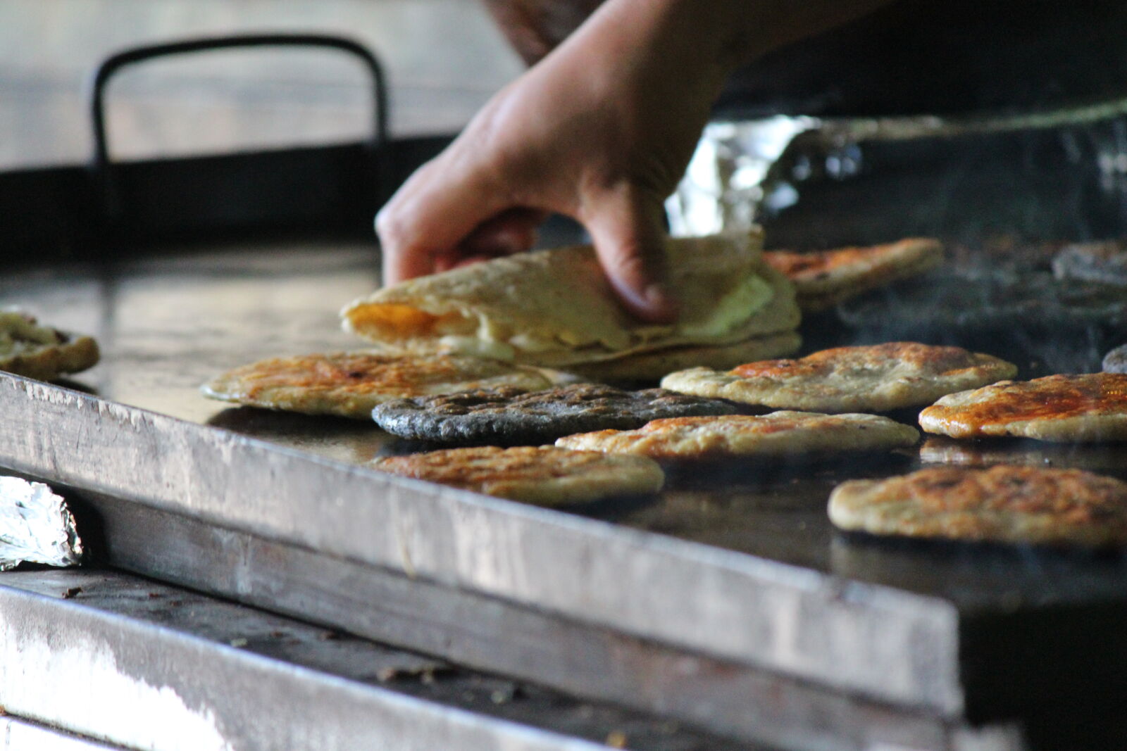 Canon EF-S 55-250mm F4-5.6 IS sample photo. Comal, cooking, gordita, mexican photography