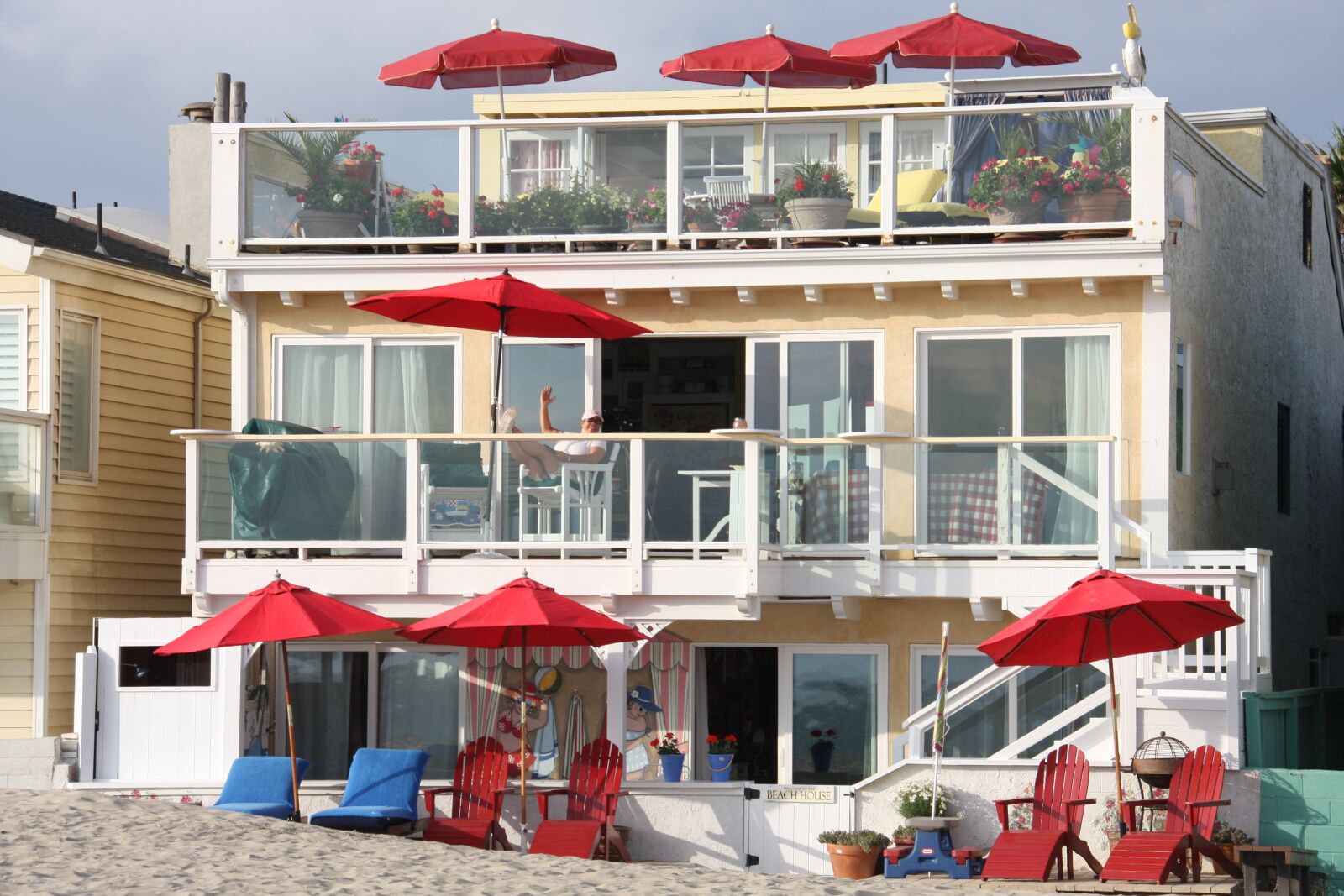 Canon EOS 40D sample photo. Beach house, red umbrellas photography