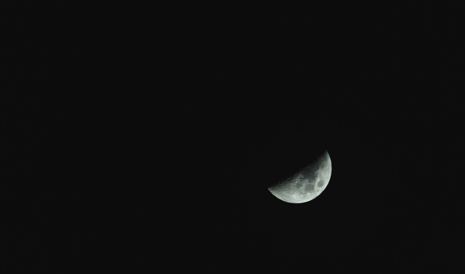 Canon EOS 700D (EOS Rebel T5i / EOS Kiss X7i) sample photo. Moon, dark, sky photography