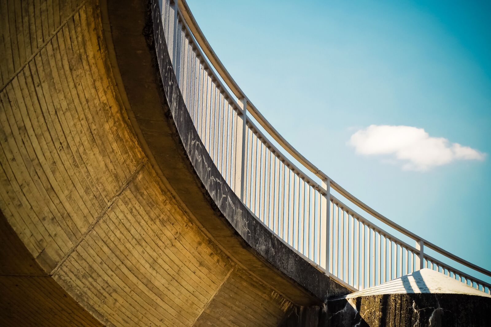 Olympus OM-D E-M10 sample photo. Bridge, railing, architecture photography
