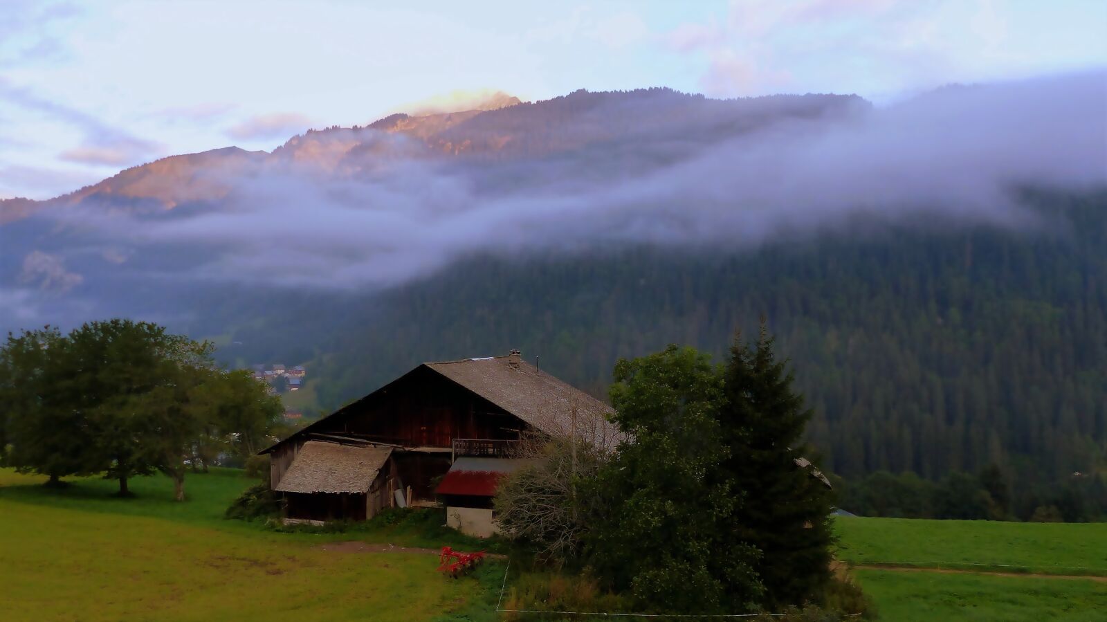 Panasonic Lumix DMC-FZ200 sample photo. Sun rise, chatel, alps photography