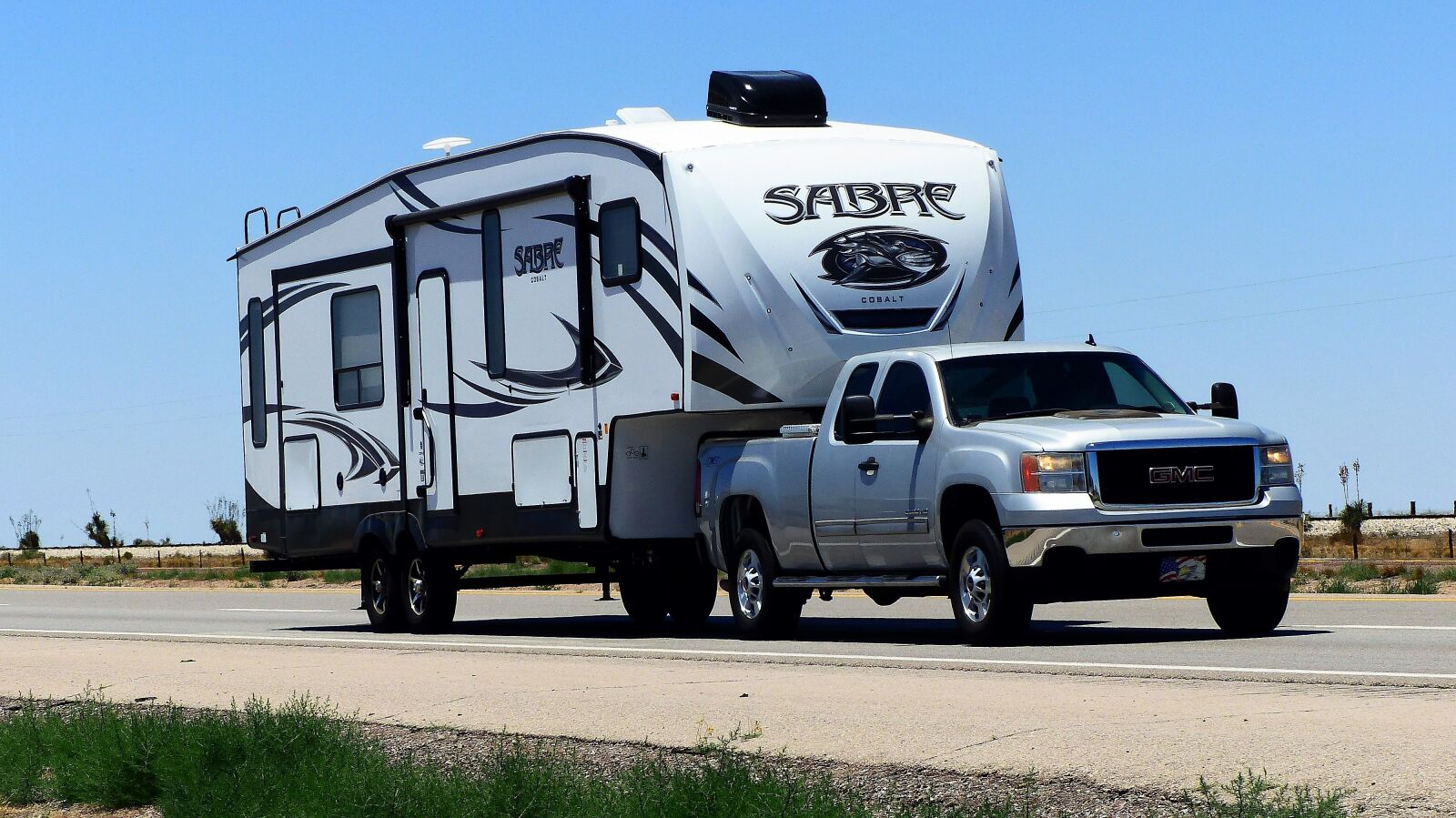 Panasonic Lumix DMC-FZ200 sample photo. Caravan, car, camping photography