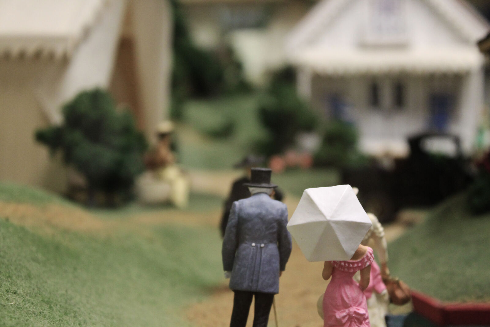Canon EOS 1100D (EOS Rebel T3 / EOS Kiss X50) sample photo. Couple, cute, dollhouse, pretty photography