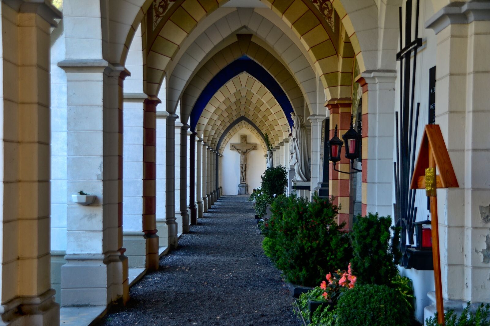 Nikon D3100 sample photo. Cemetery, arcades, religion photography