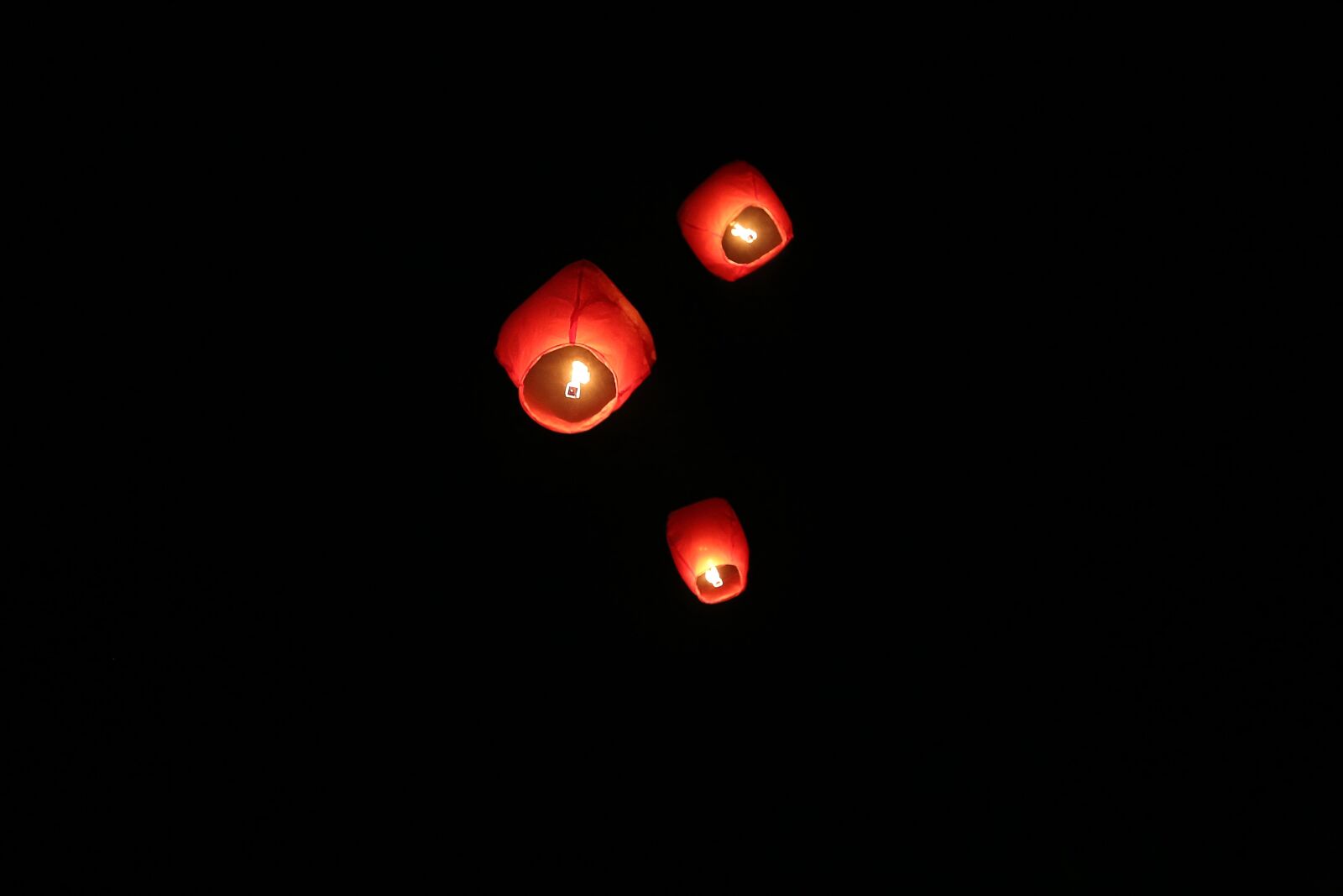 Canon EF 16-35mm F2.8L II USM sample photo. Hot air, lantern, candles photography