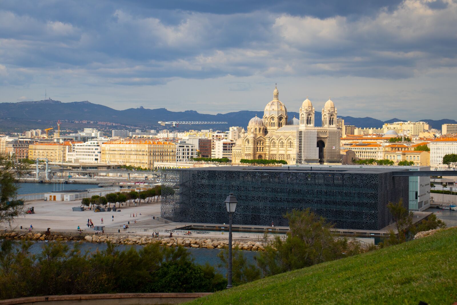 Canon EOS 77D (EOS 9000D / EOS 770D) sample photo. Harbour, france, marseilles photography