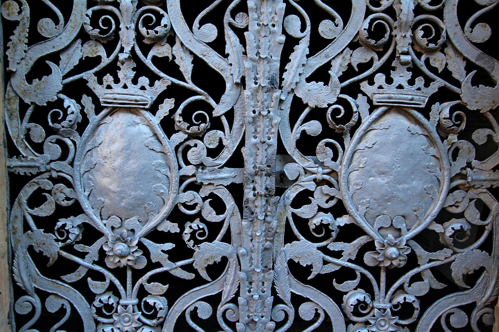Canon EOS 700D (EOS Rebel T5i / EOS Kiss X7i) sample photo. Metal, wrought iron, blacksmithing photography