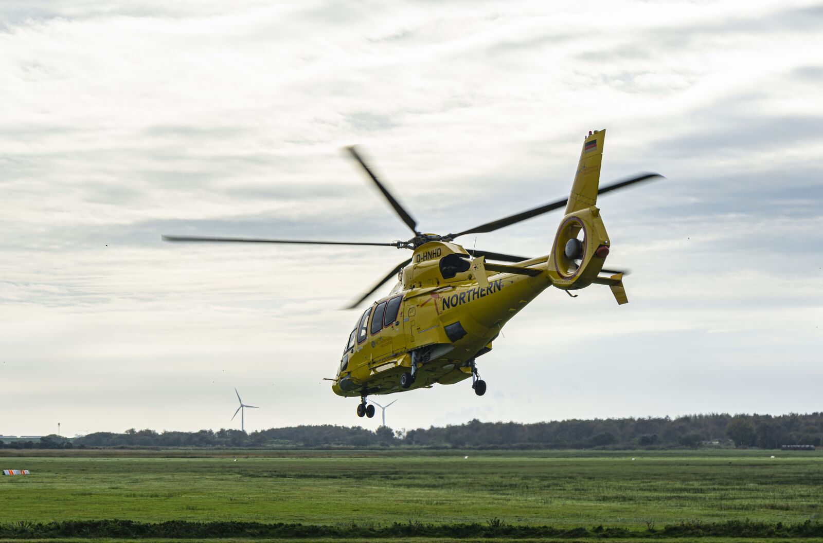 Sony a6000 + Sony Vario-Tessar T* E 16-70mm F4 ZA OSS sample photo. Helicopter, airport, borkum photography
