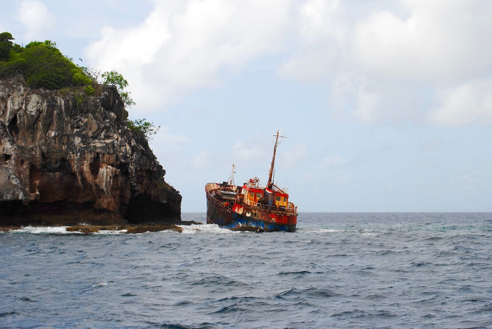 Nikon D3000 sample photo. Ship, shipwreck, wreck photography