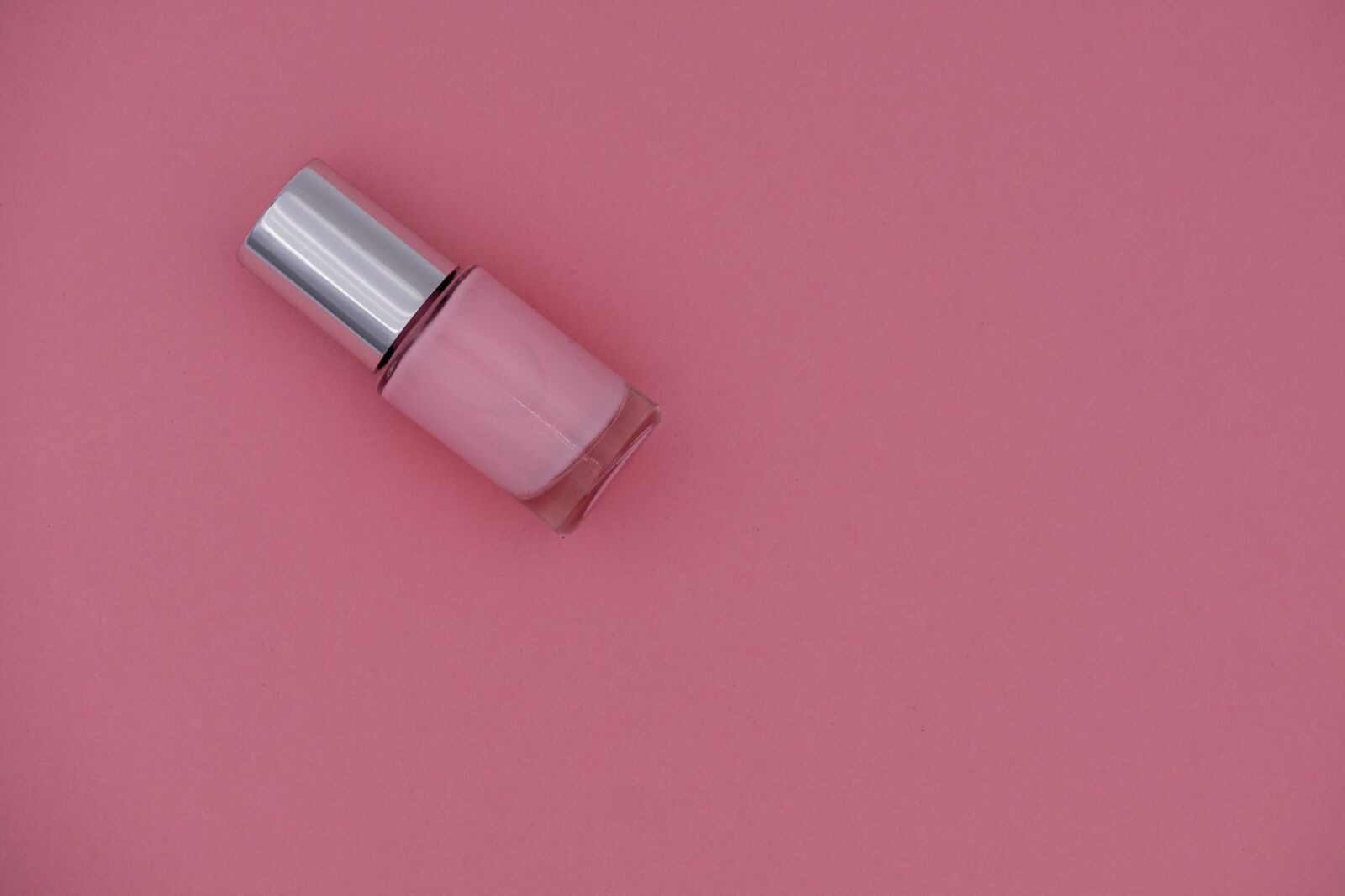 Fujifilm X-T2 + Fujifilm XF 80mm F2.8 R LM OIS WR Macro sample photo. Beauty, nail varnish, color photography