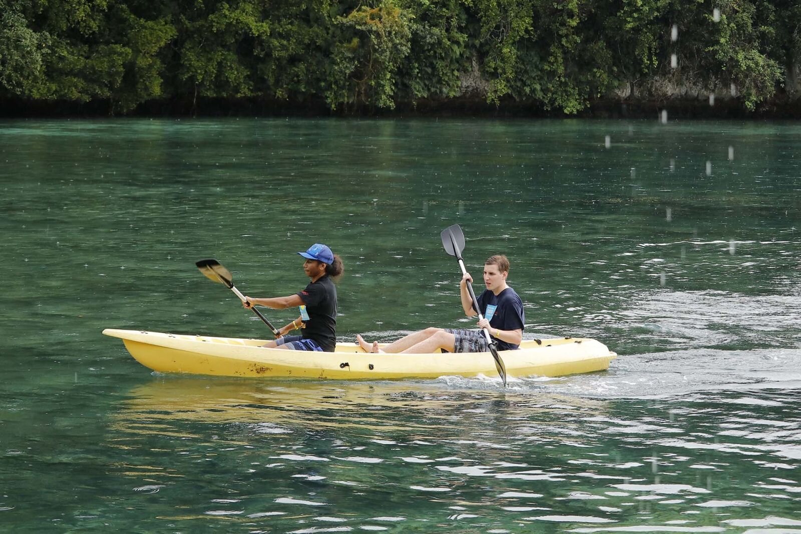 Canon EOS 80D sample photo. Kayak, beach, resort photography