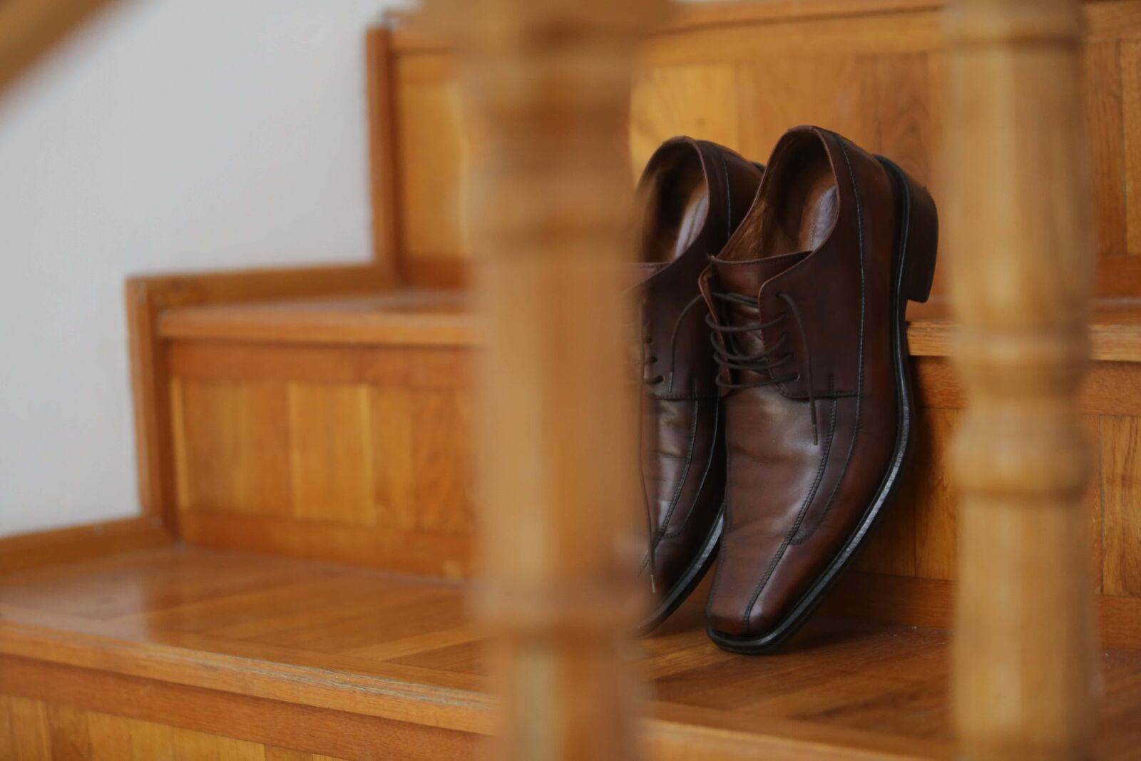 Canon EF 70-200mm F2.8L IS USM sample photo. Expensive, leather, luxury, shoelace photography