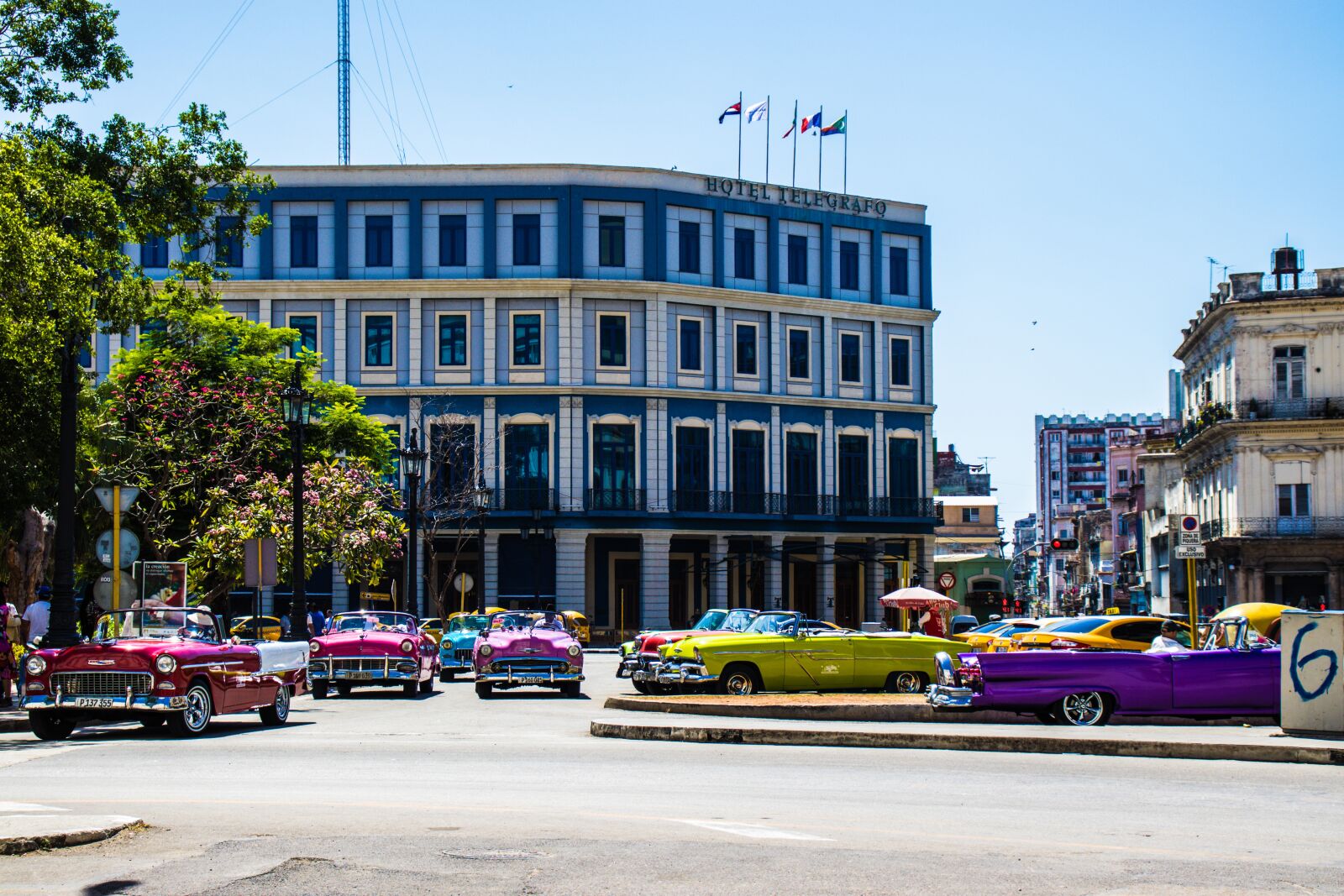 Canon EOS 200D (EOS Rebel SL2 / EOS Kiss X9) sample photo. Havana, city, architecture photography
