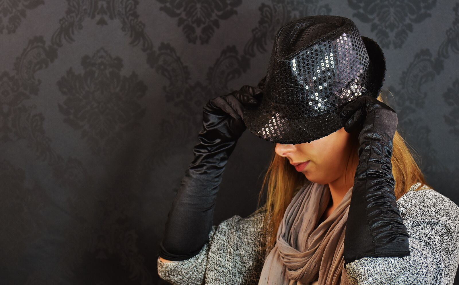 Nikon D7200 sample photo. Woman, hat, sequins photography